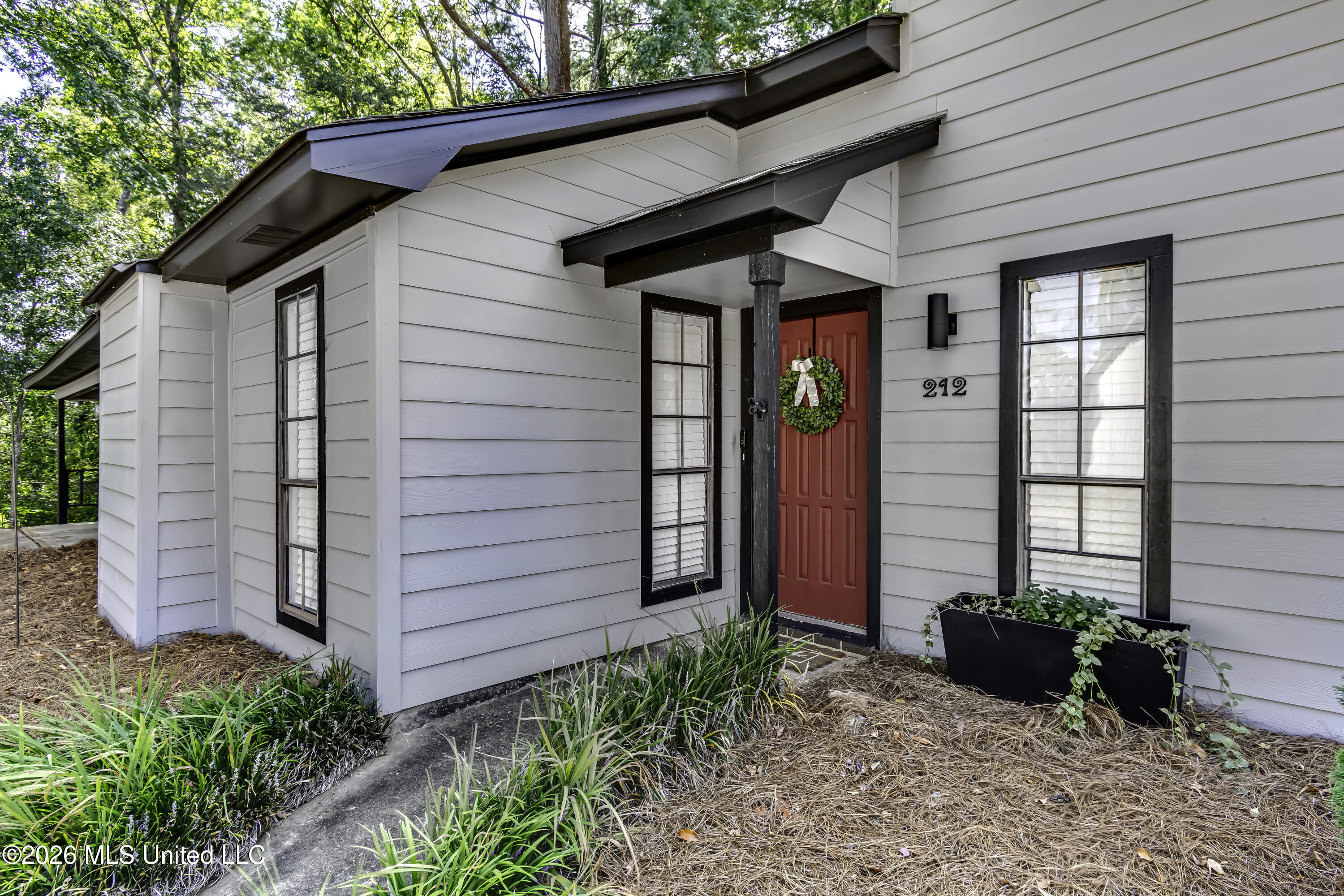 212 Dublin Court Property Photo 3