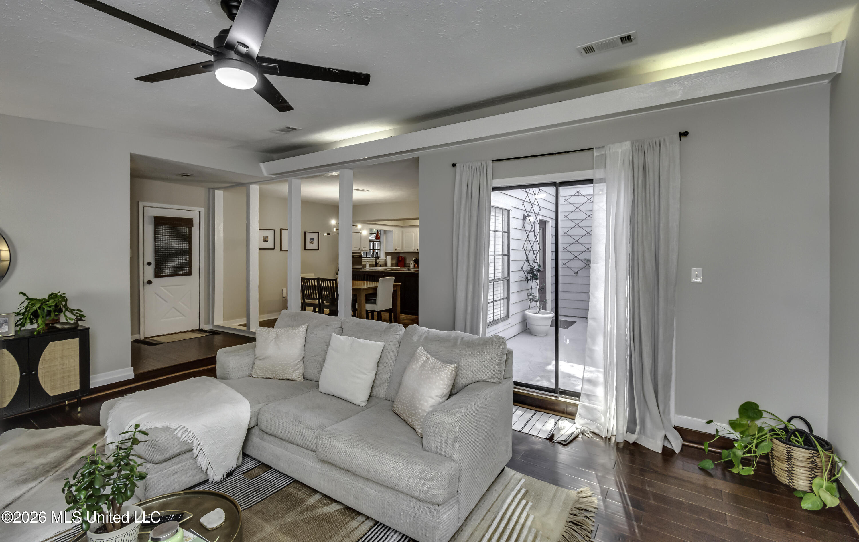 212 Dublin Court Property Photo 6