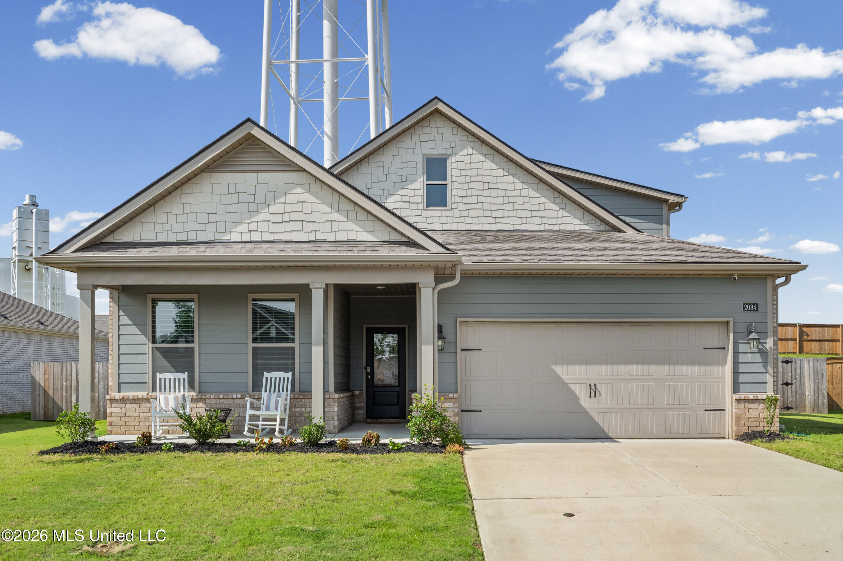 2084 Tulip Drive Property Photo 1