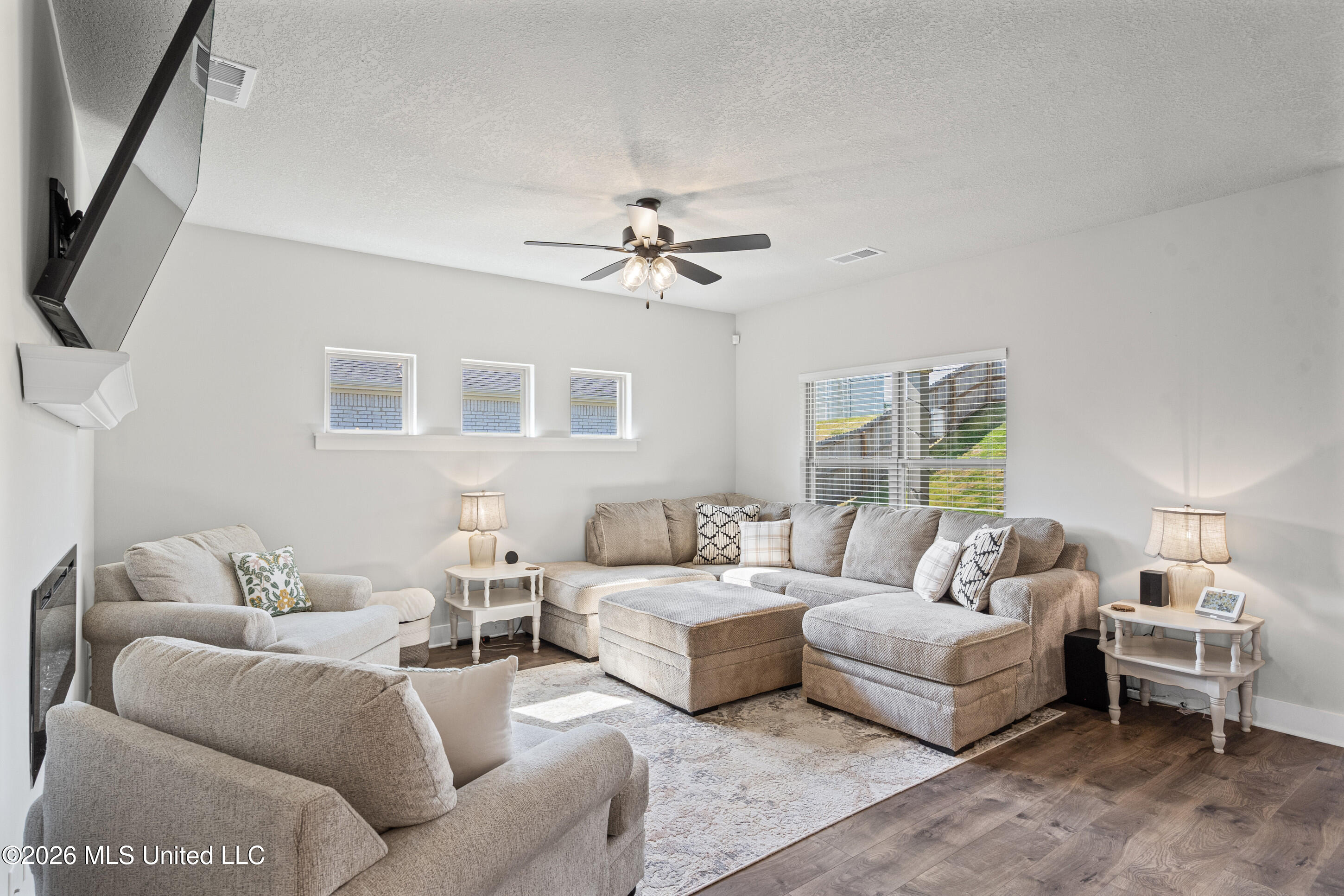 2084 Tulip Drive Property Photo 4