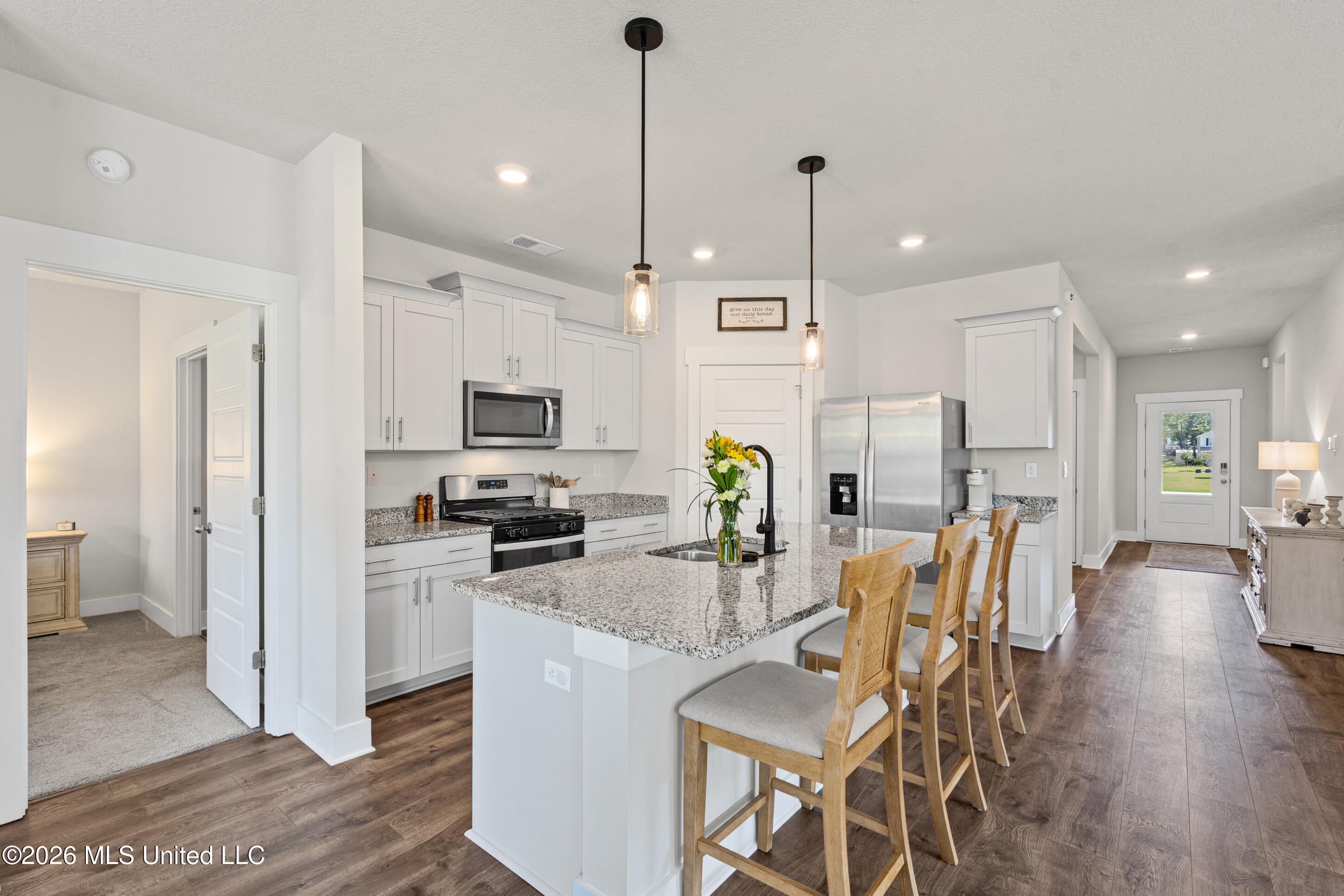 2084 Tulip Drive Property Photo 6