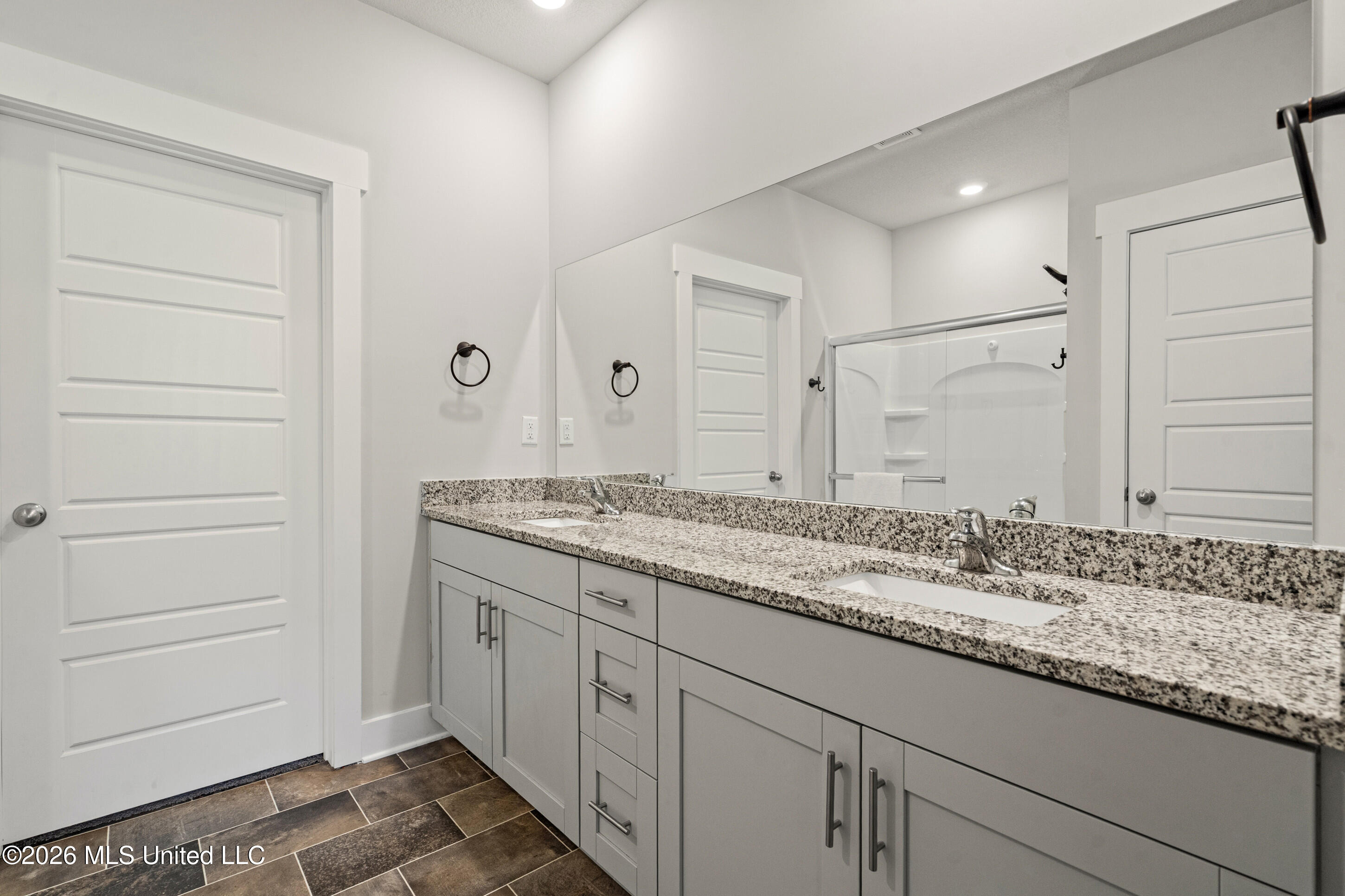 2084 Tulip Drive Property Photo 12