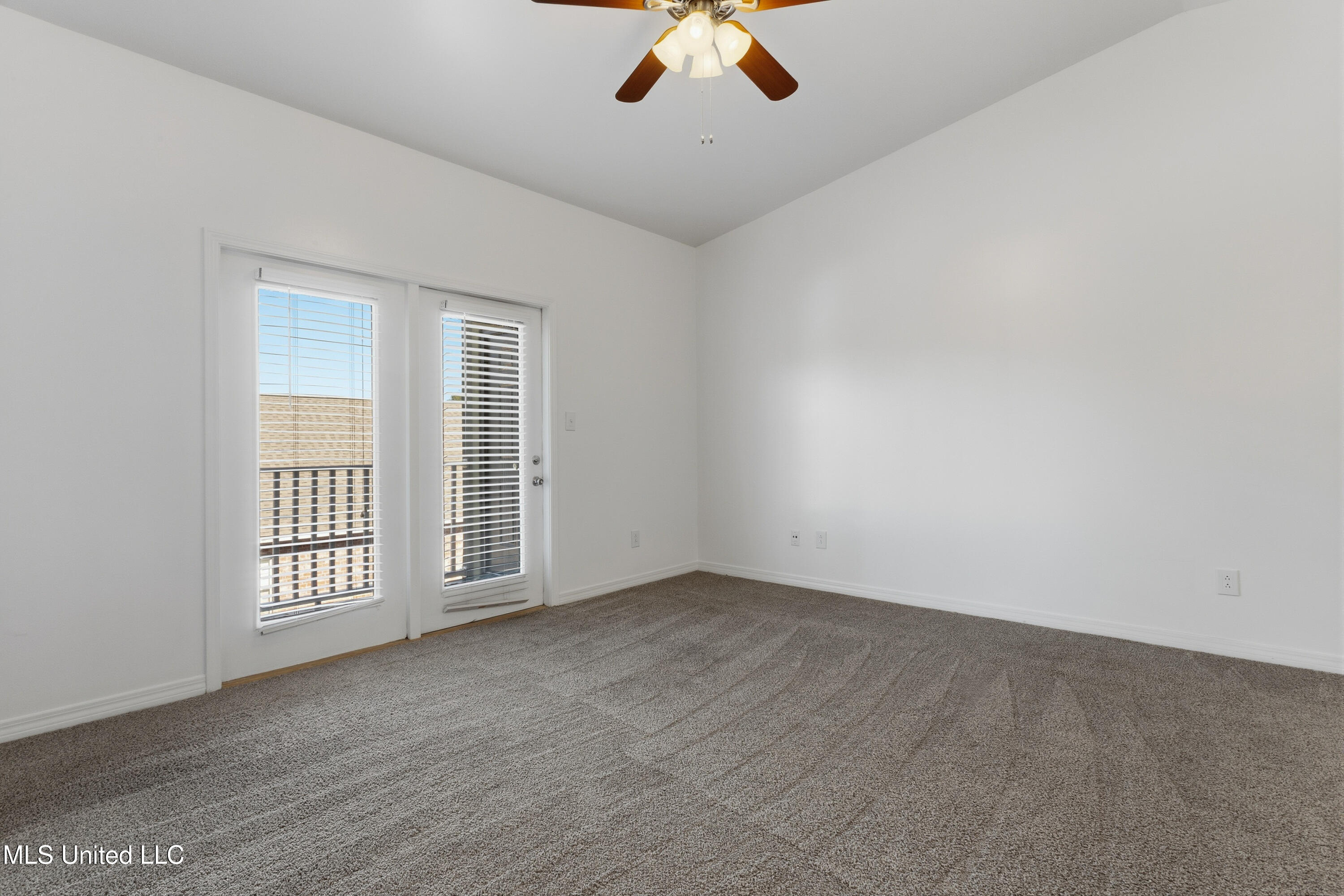 310 Holcomb Boulevard Property Photo 4