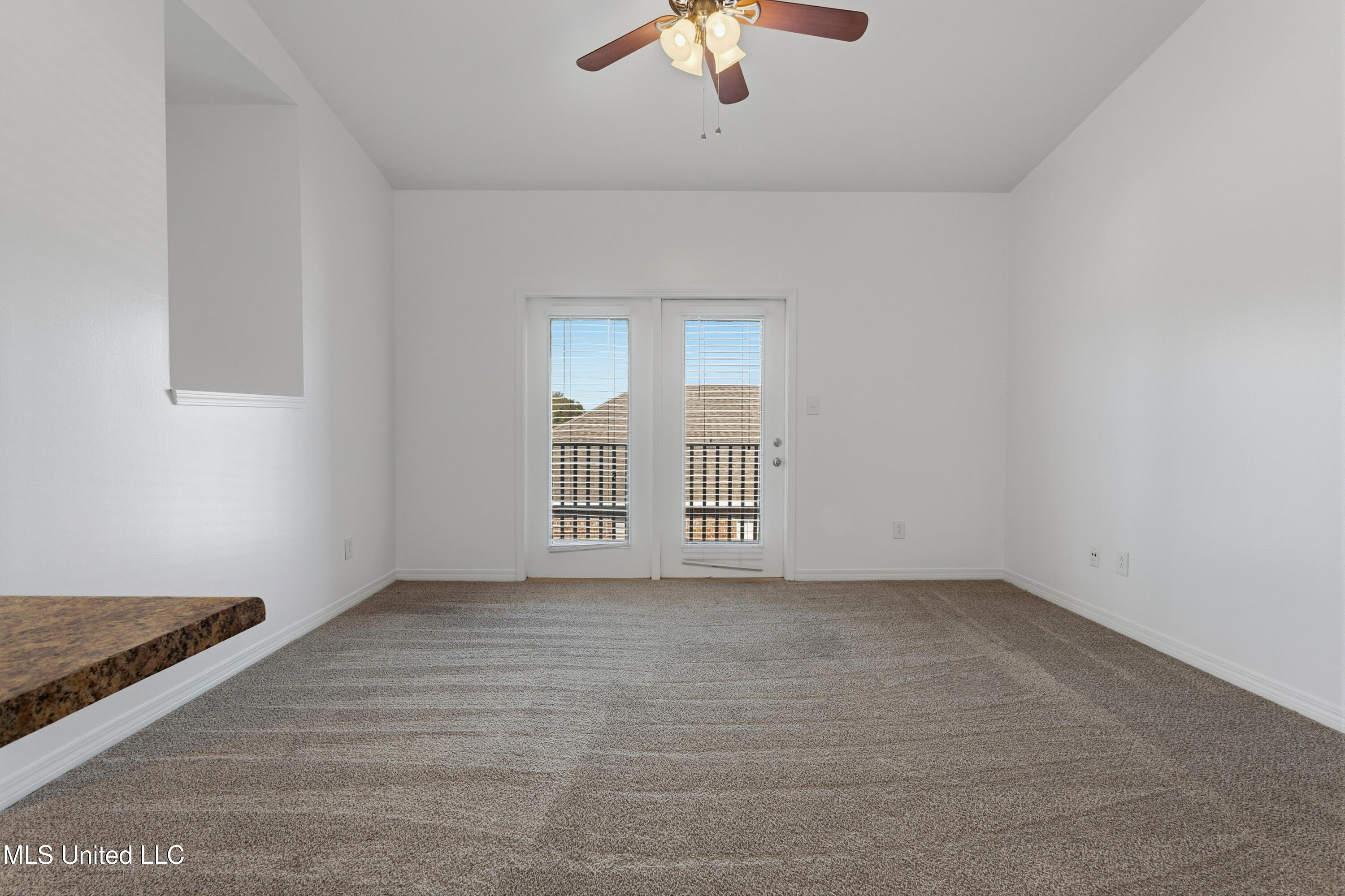 310 Holcomb Boulevard Property Photo 5