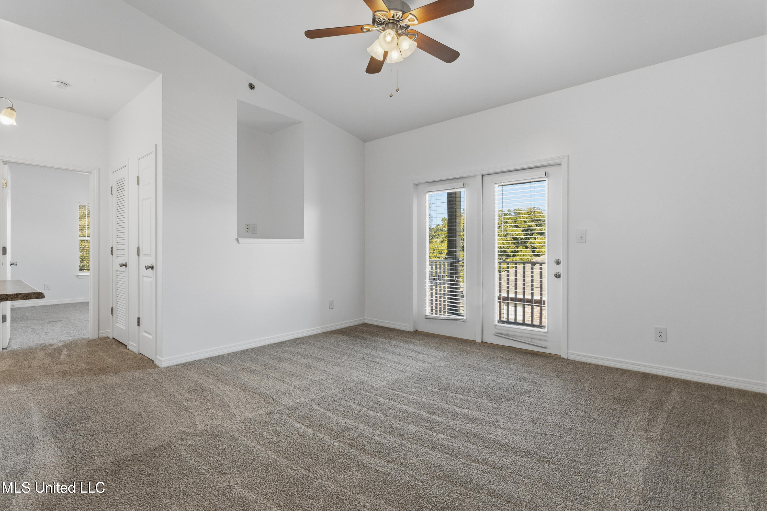 310 Holcomb Boulevard Property Photo 6