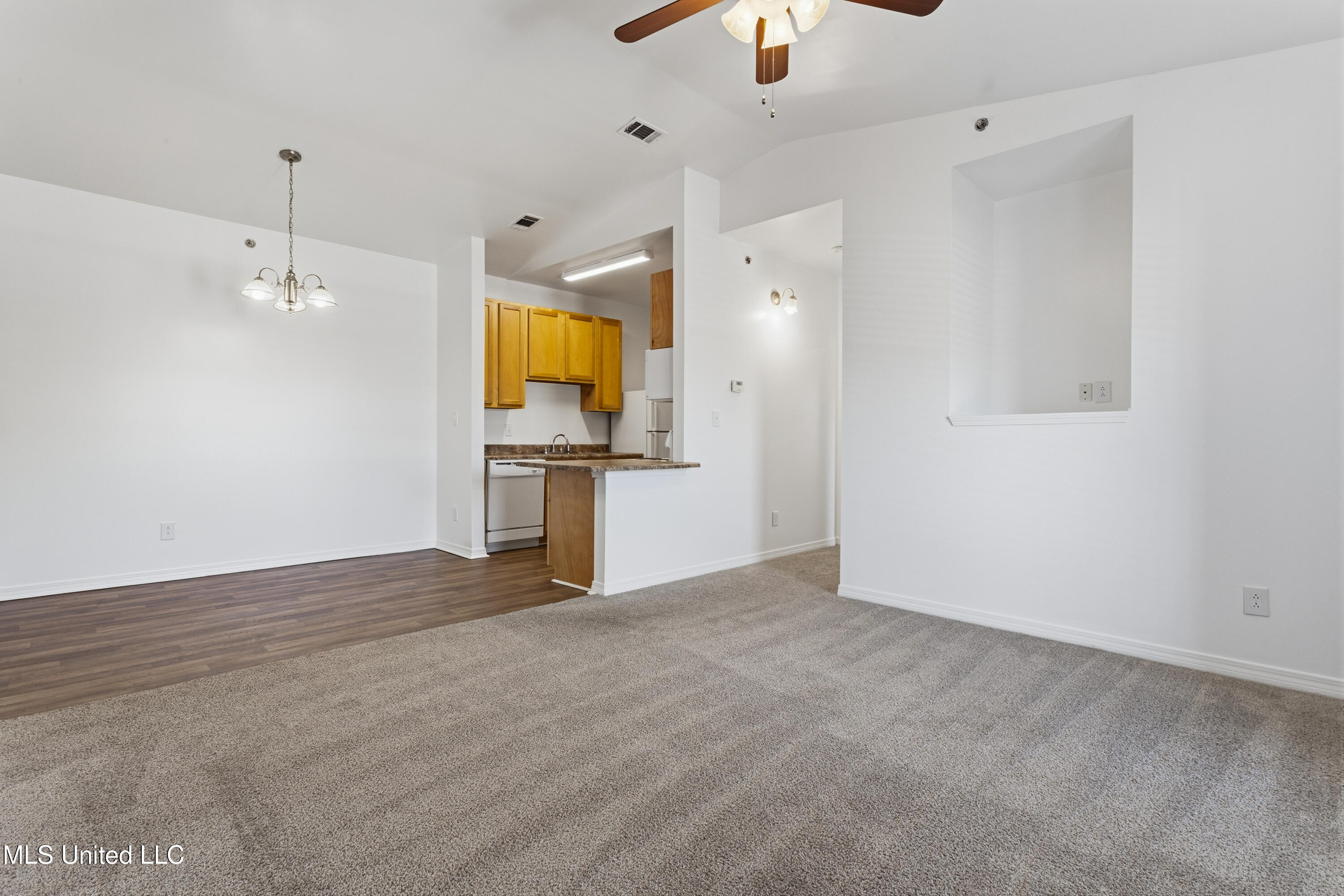 310 Holcomb Boulevard Property Photo 9