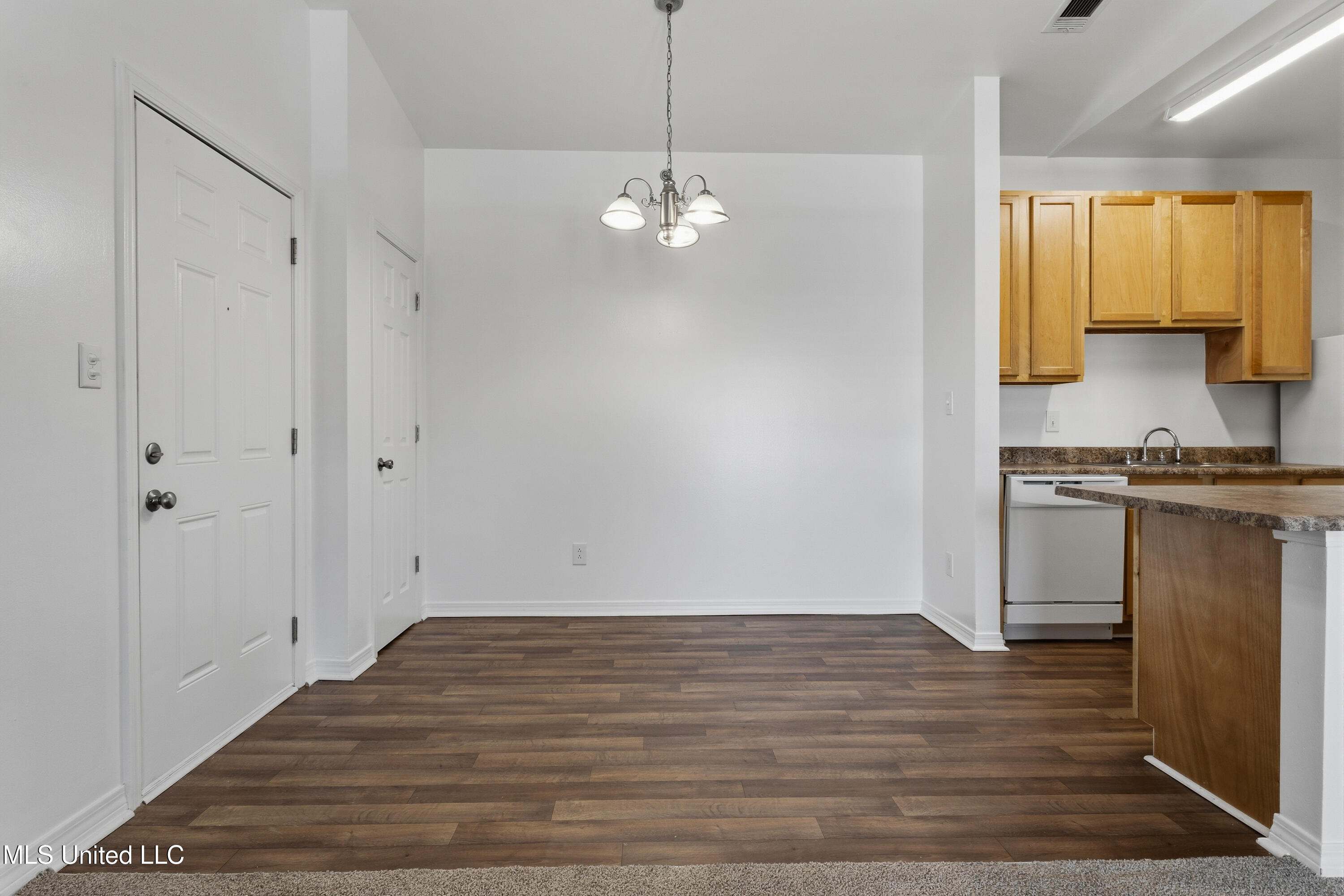 310 Holcomb Boulevard Property Photo 10