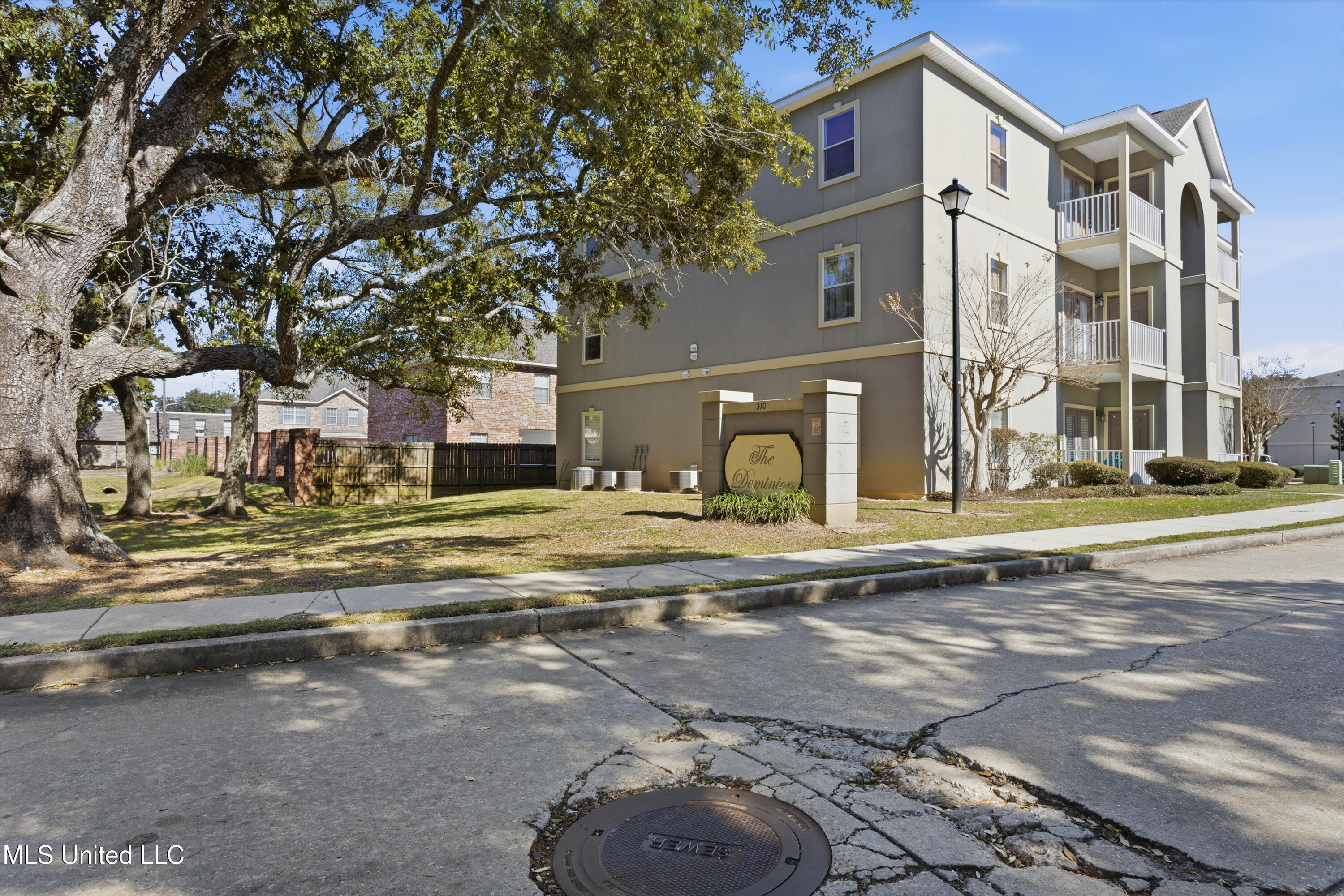 310 Holcomb Boulevard Property Photo 29