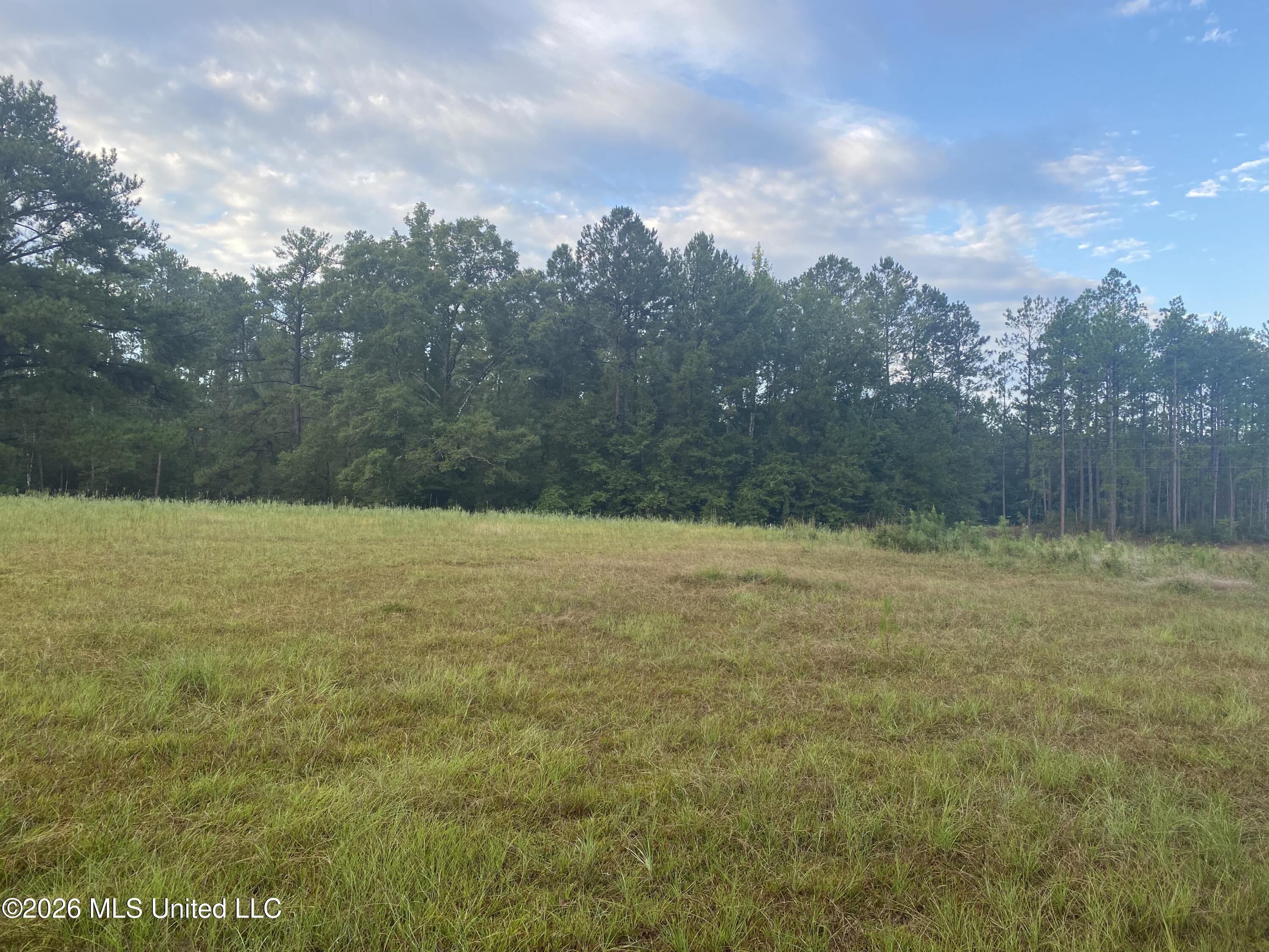 4 E Bond Road Property Photo 1