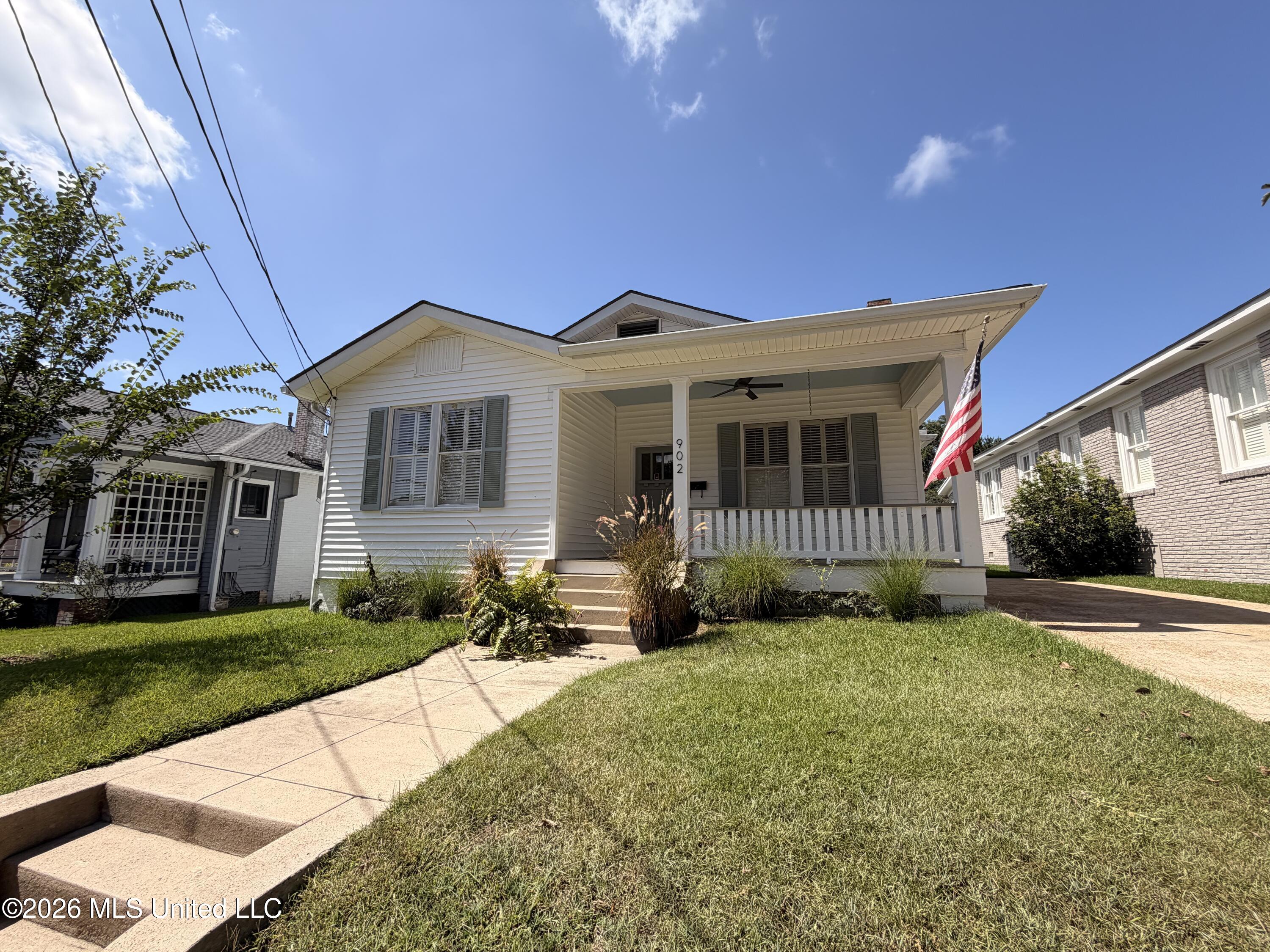 902 Washington Street Property Photo 3