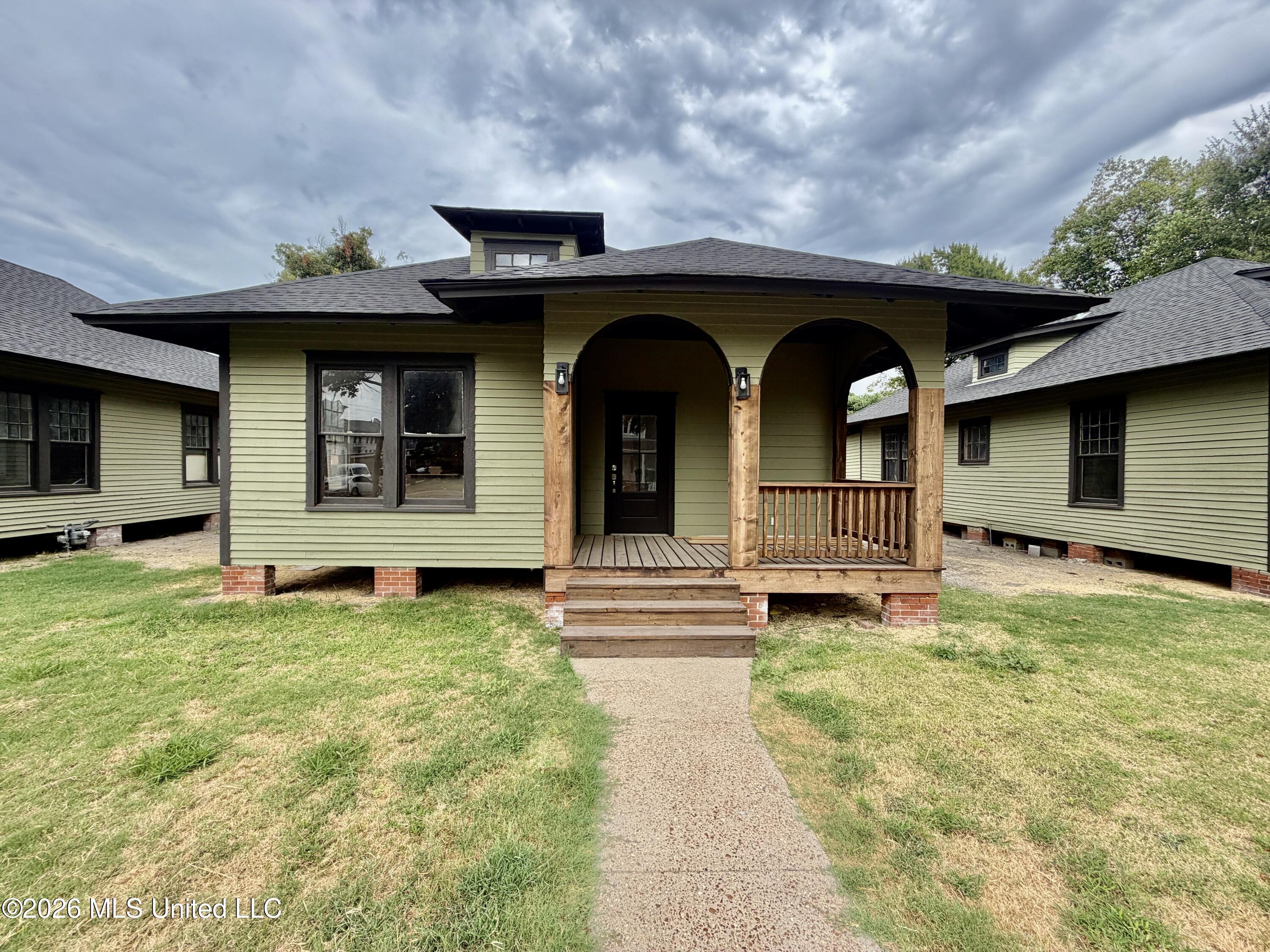 205 E 3rd Street Property Photo 1