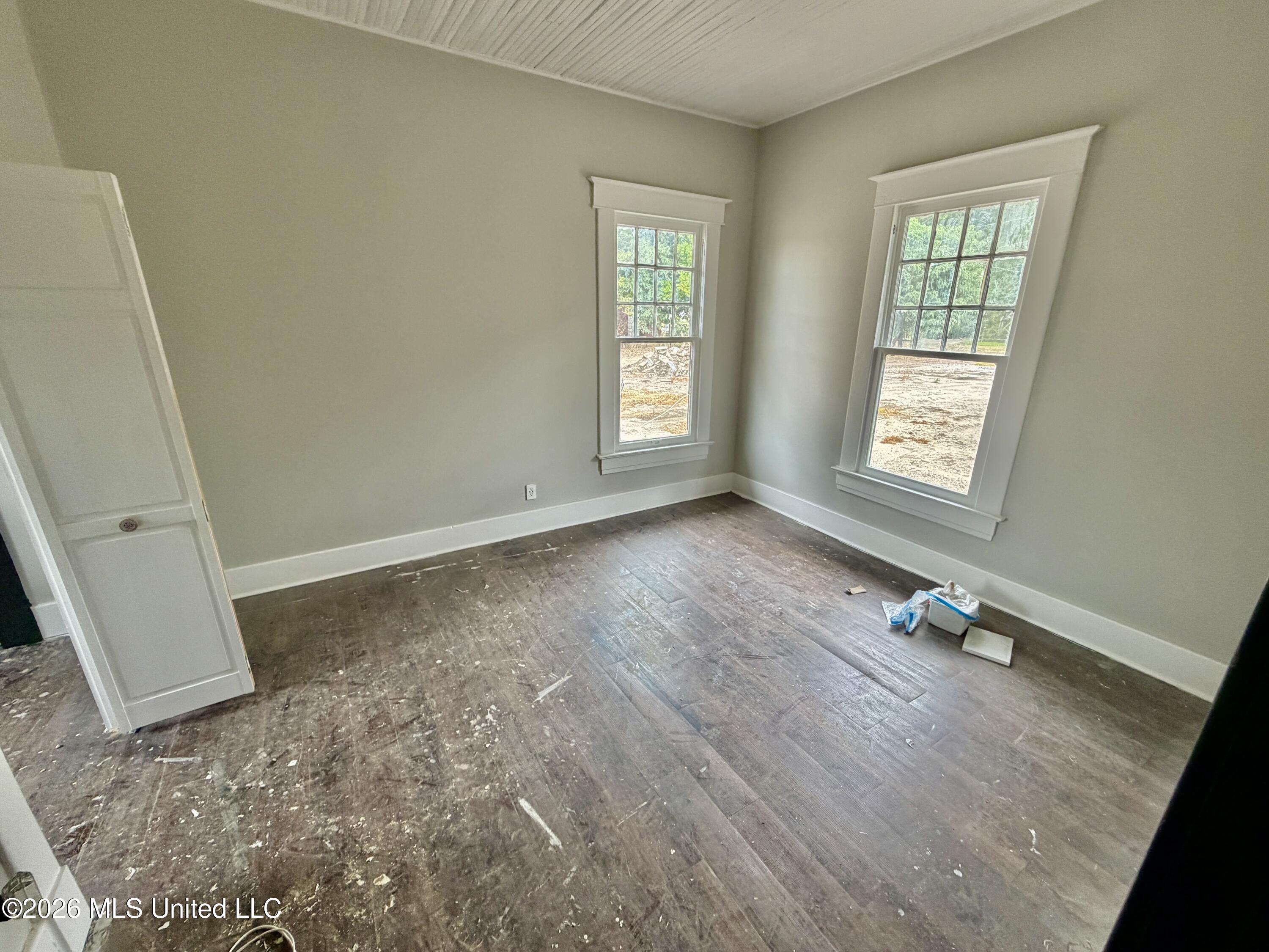 205 E 3rd Street Property Photo 6