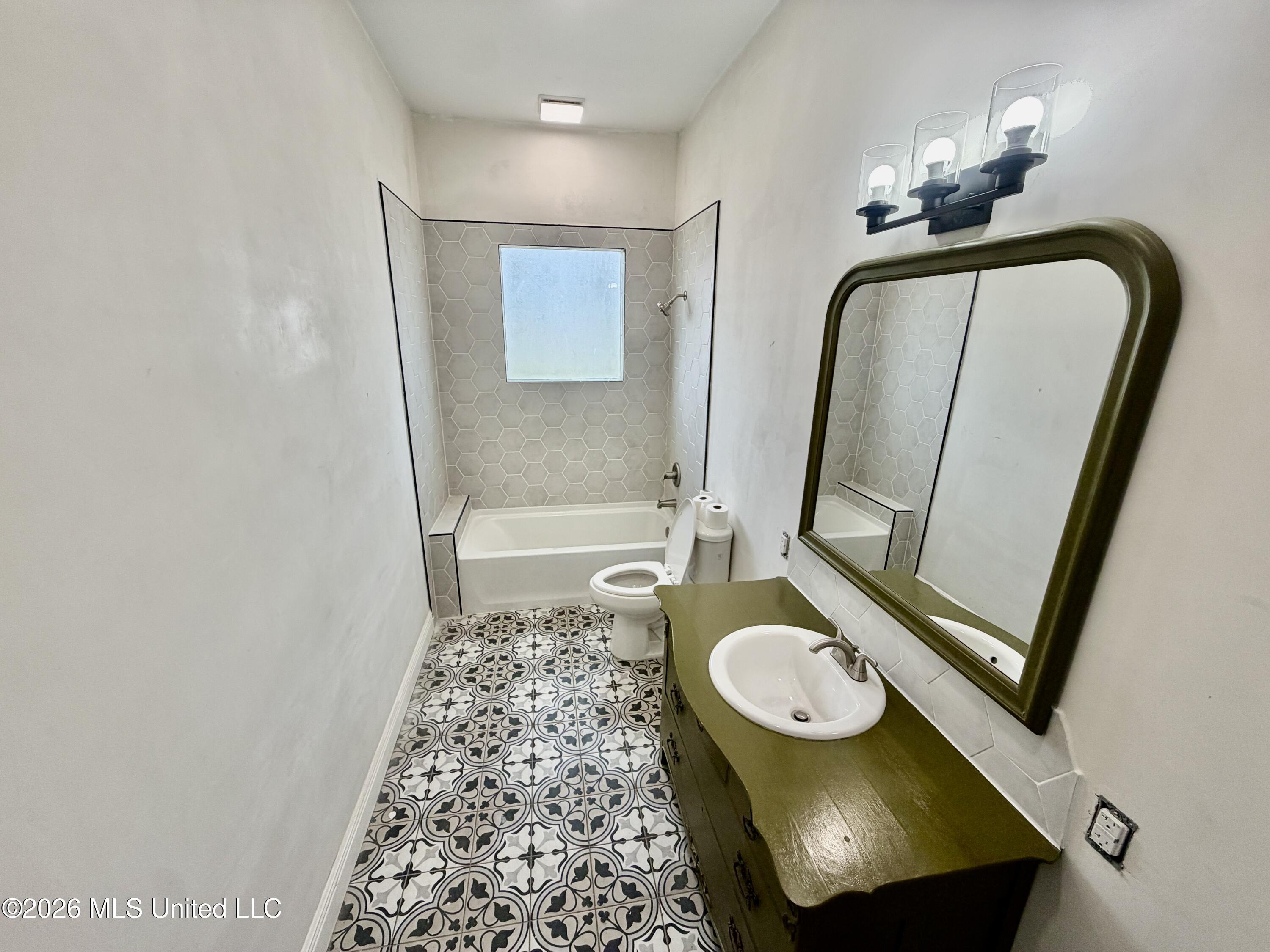 205 E 3rd Street Property Photo 9