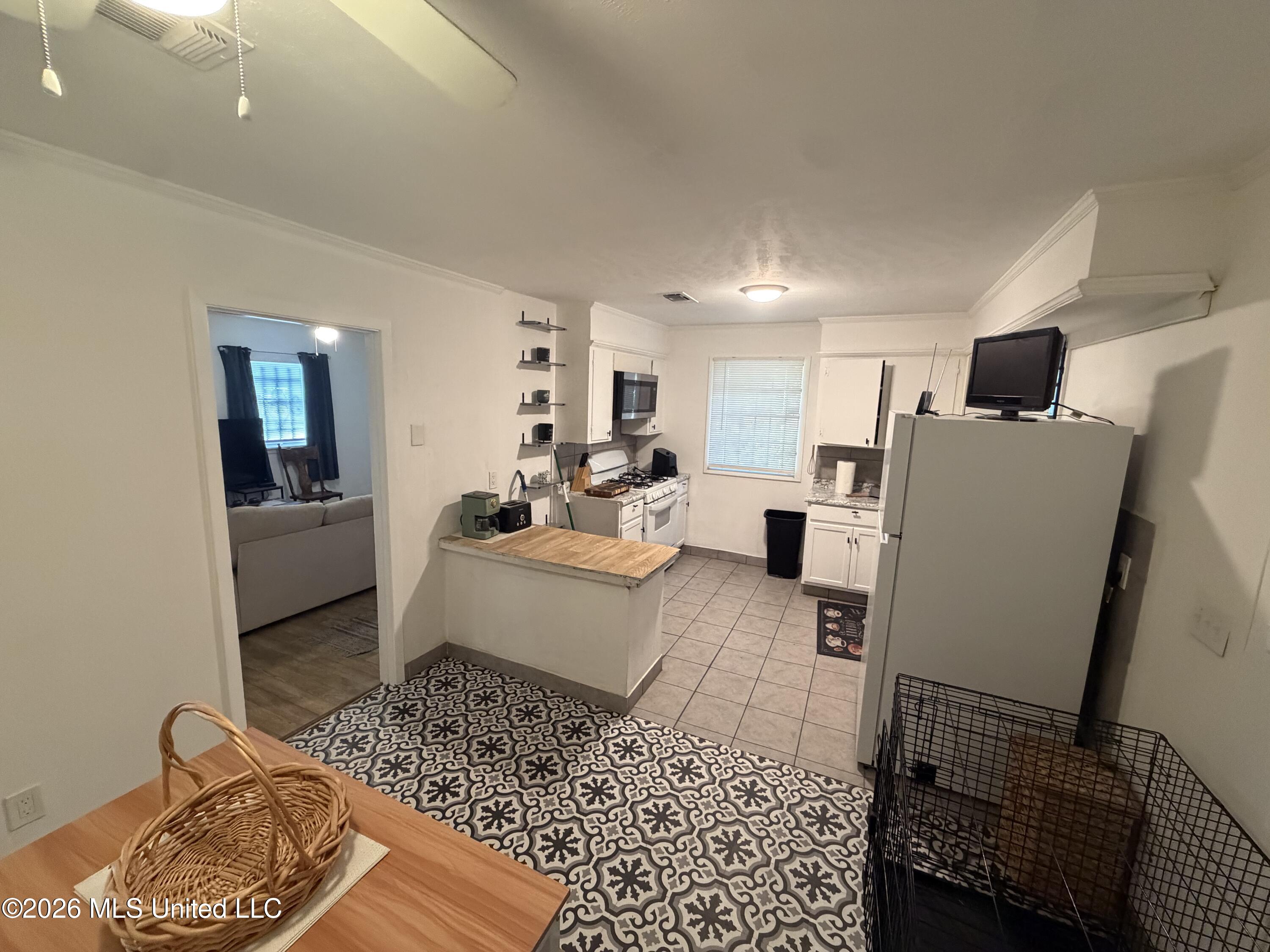 5552 Crepe Myrtle Drive Property Photo 6