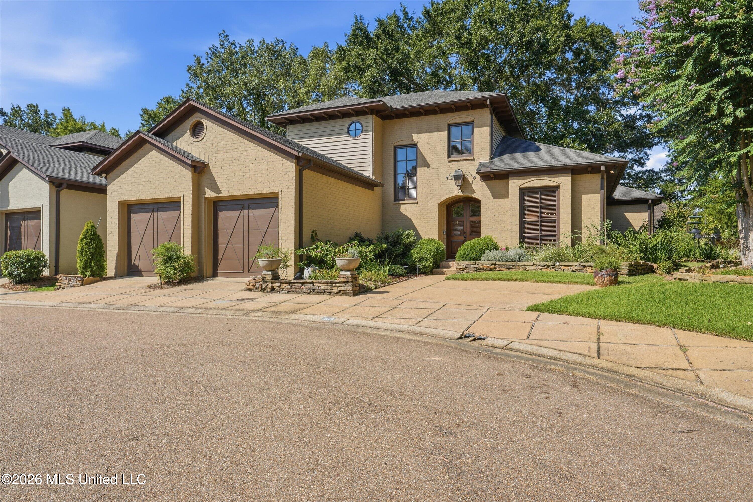 303 Tuscany Court Property Photo 2