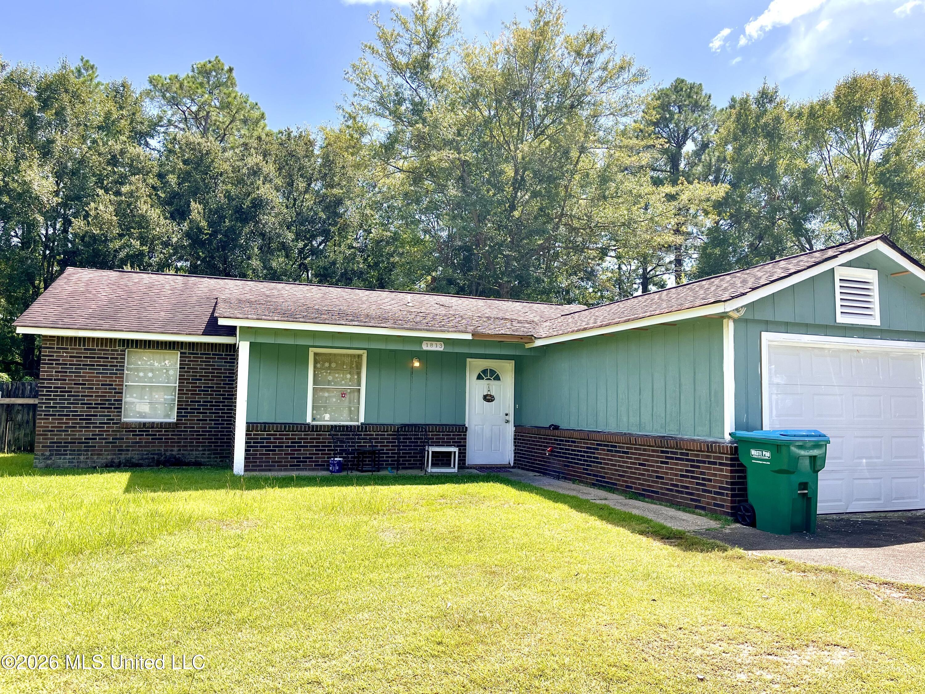 1813 Victoria Drive Property Photo 1