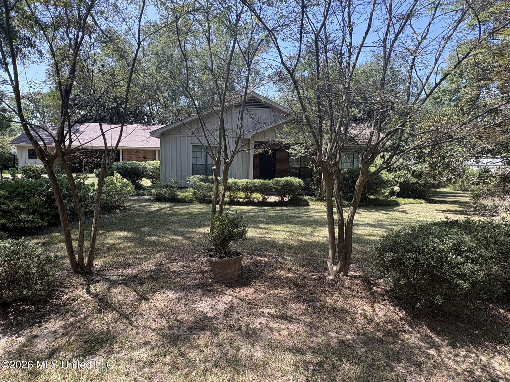 731 Academy Drive Property Photo 1