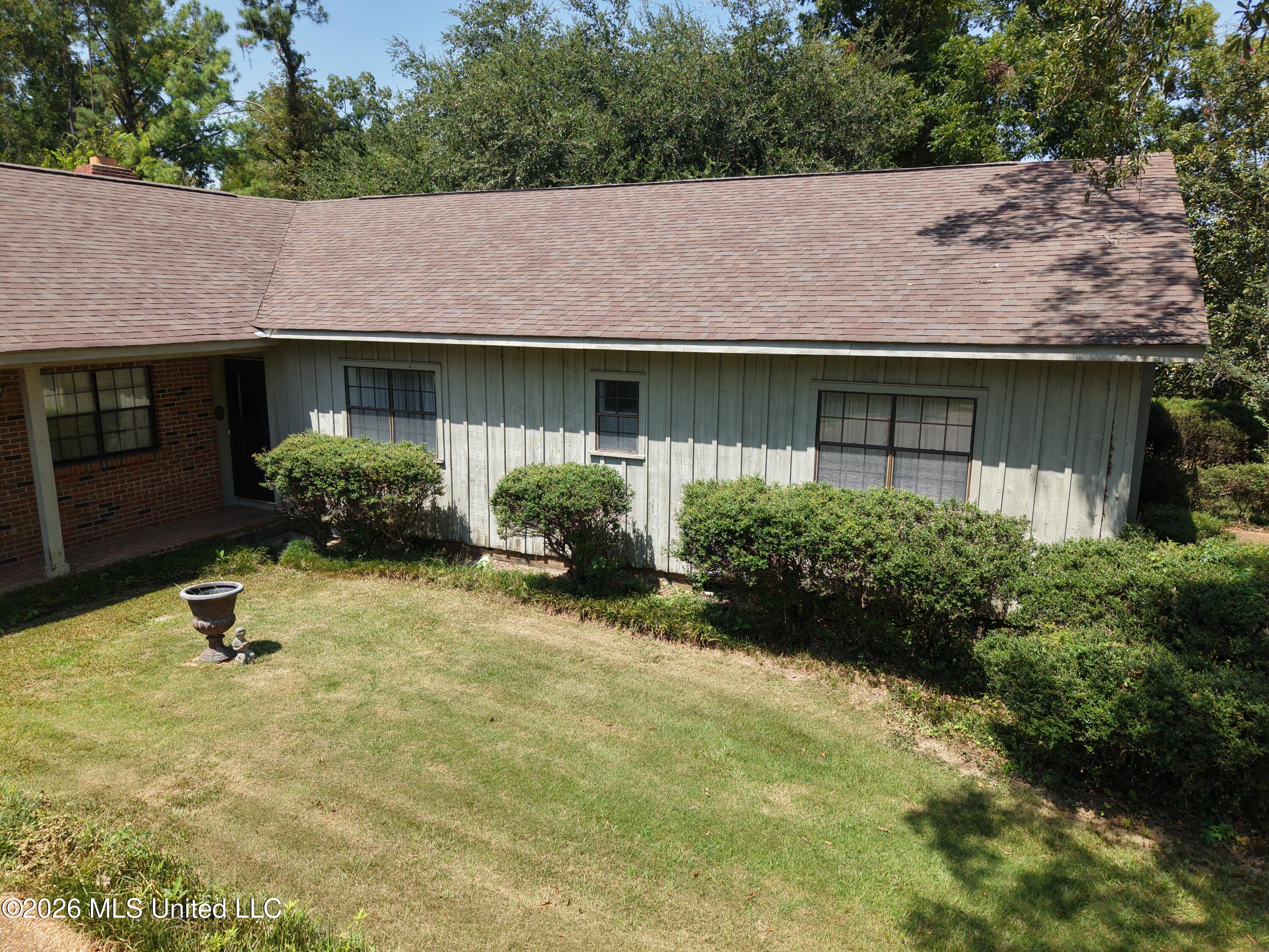731 Academy Drive Property Photo 2