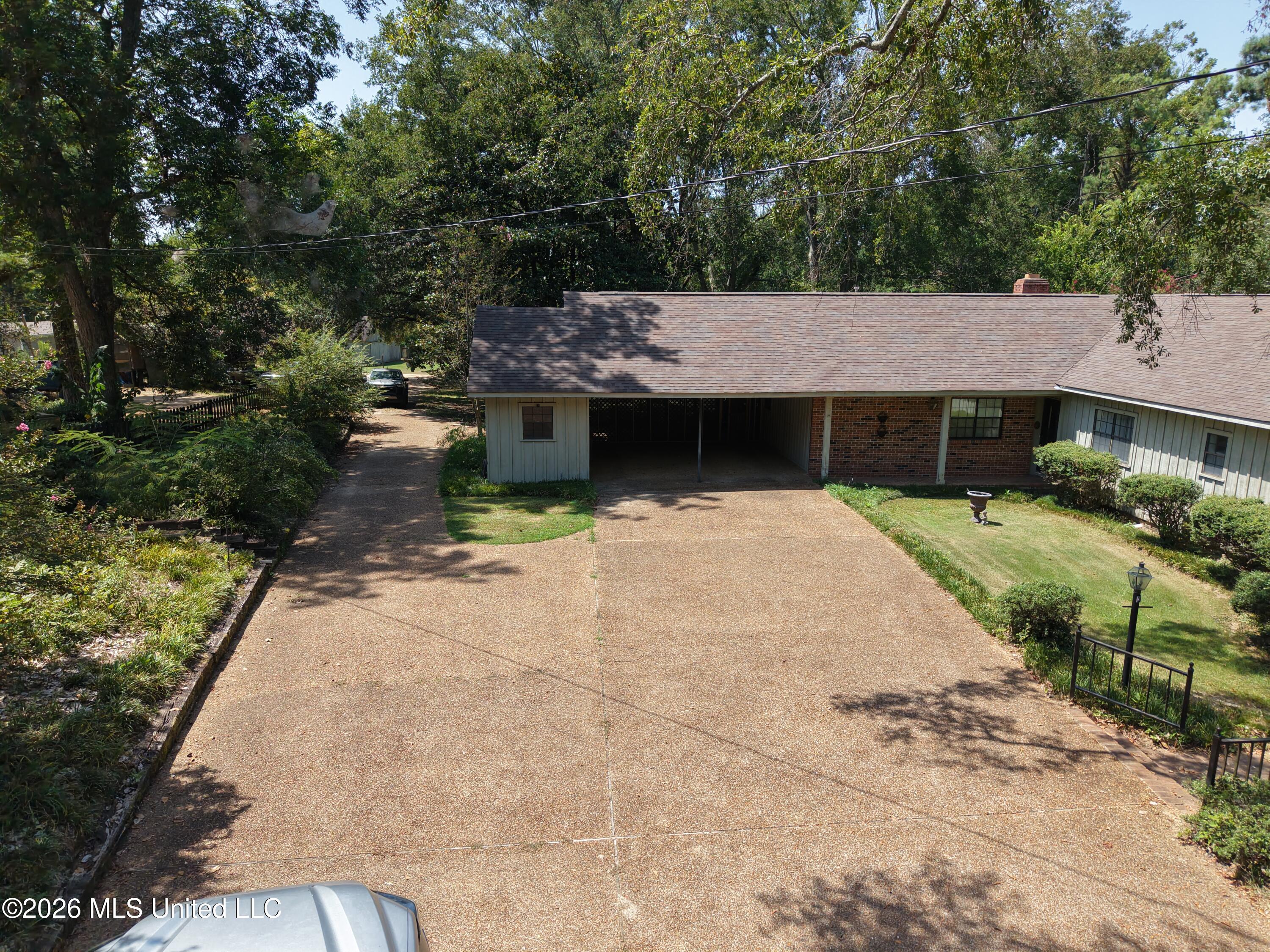 731 Academy Drive Property Photo 3