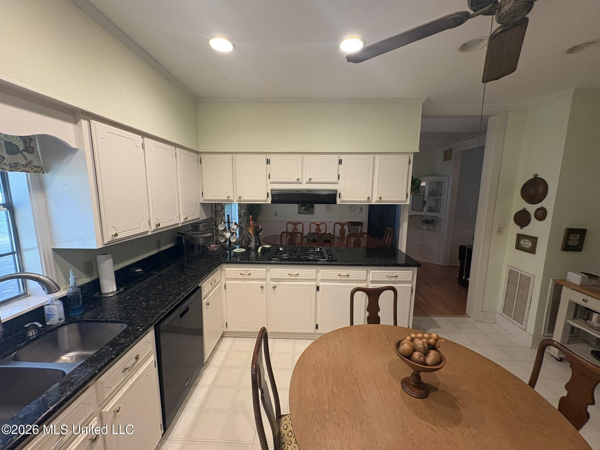 731 Academy Drive Property Photo 8