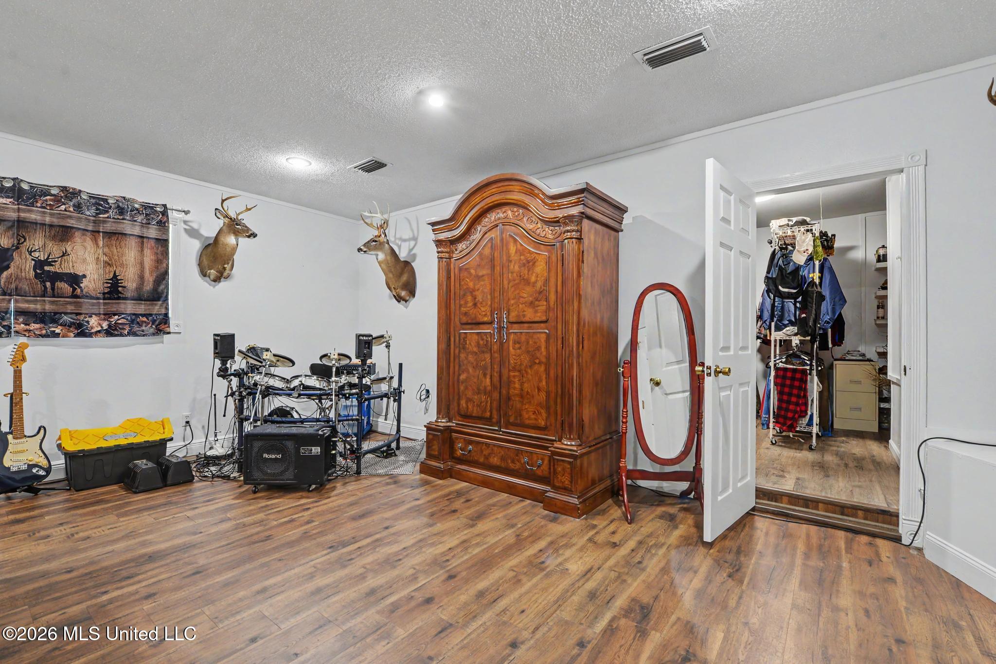 4317 Cunningham Road Property Photo 13