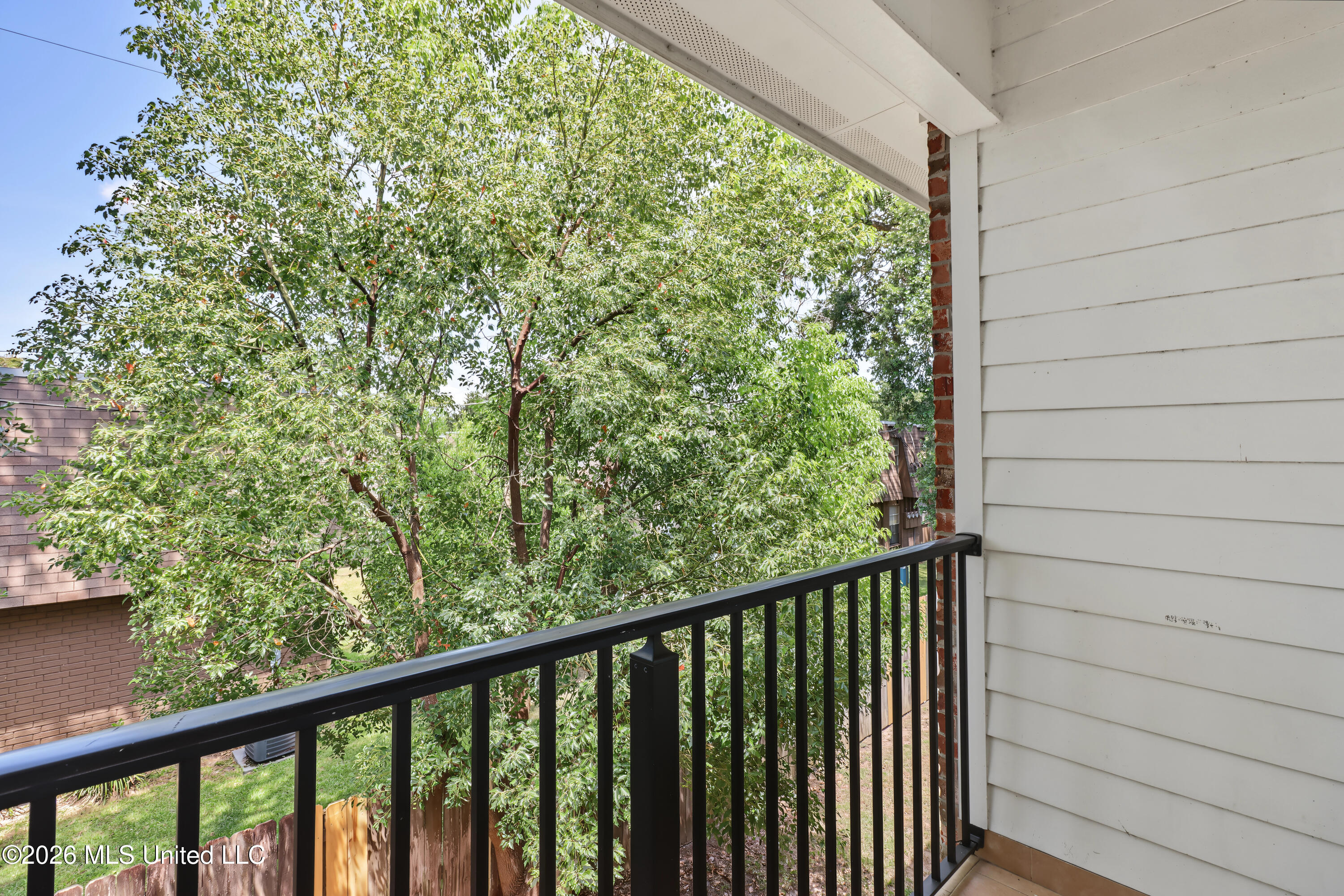 211 Armand Oaks Property Photo 4