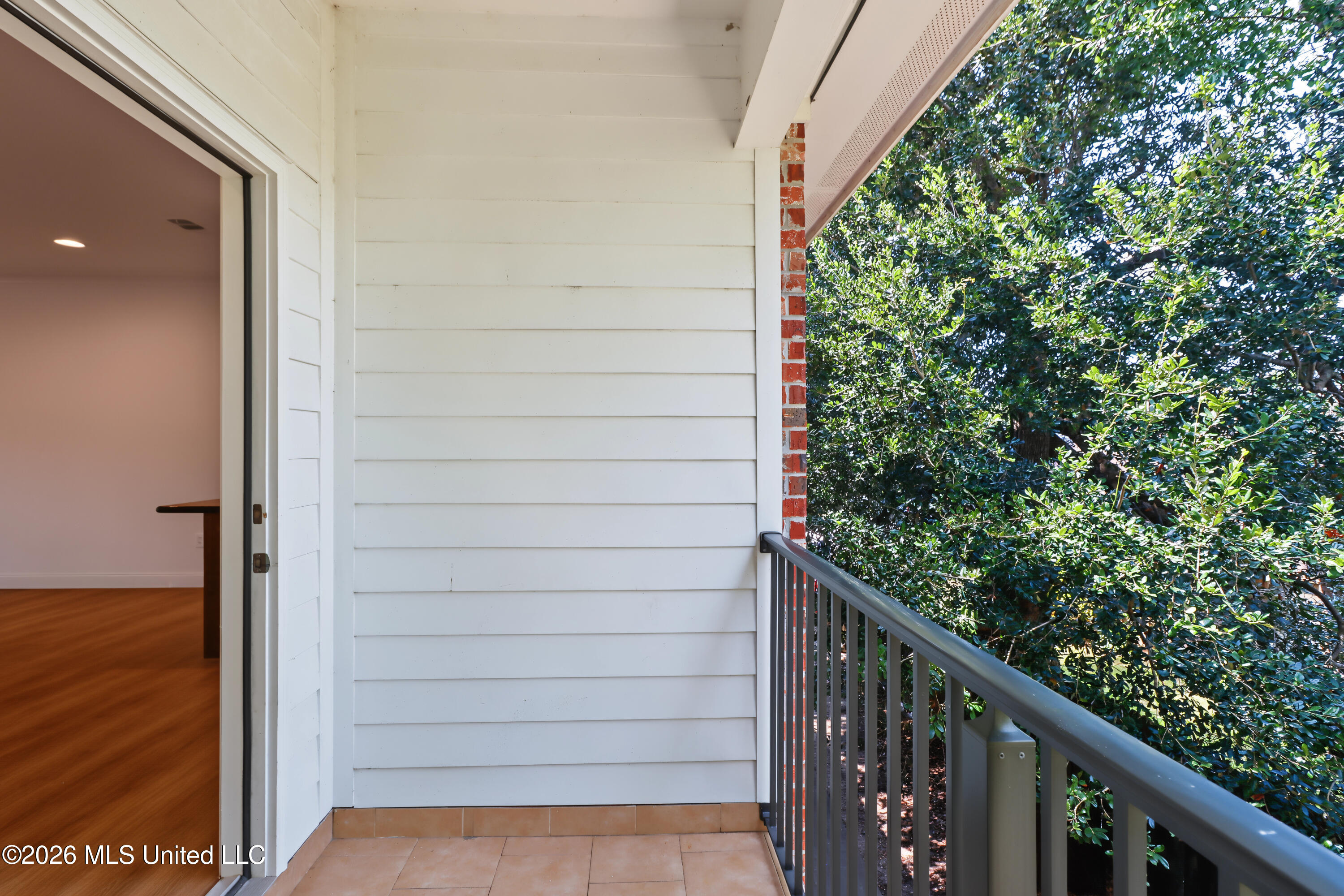 211 Armand Oaks Property Photo 5