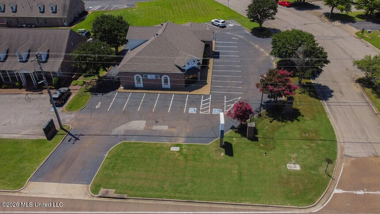 7253 Goodman Road Property Photo 2