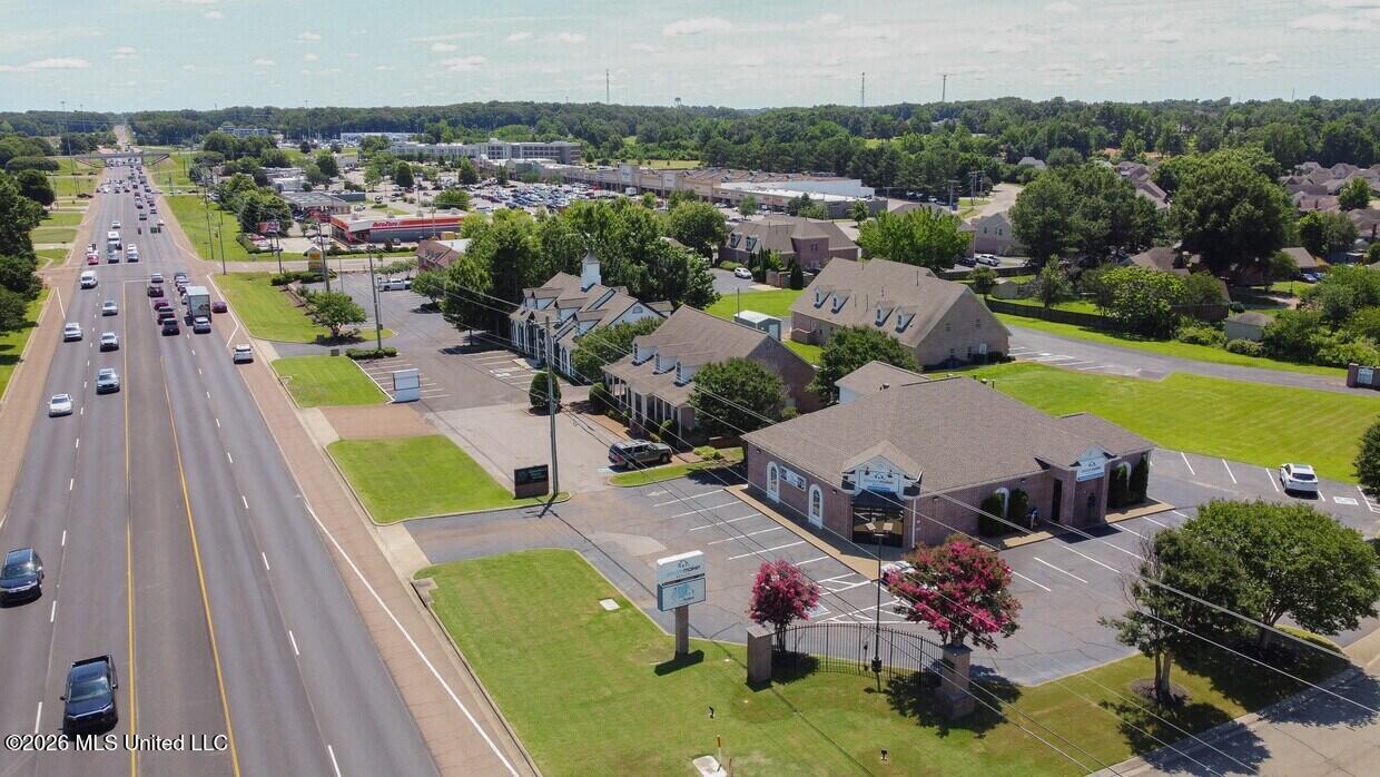 7253 Goodman Road Property Photo 3