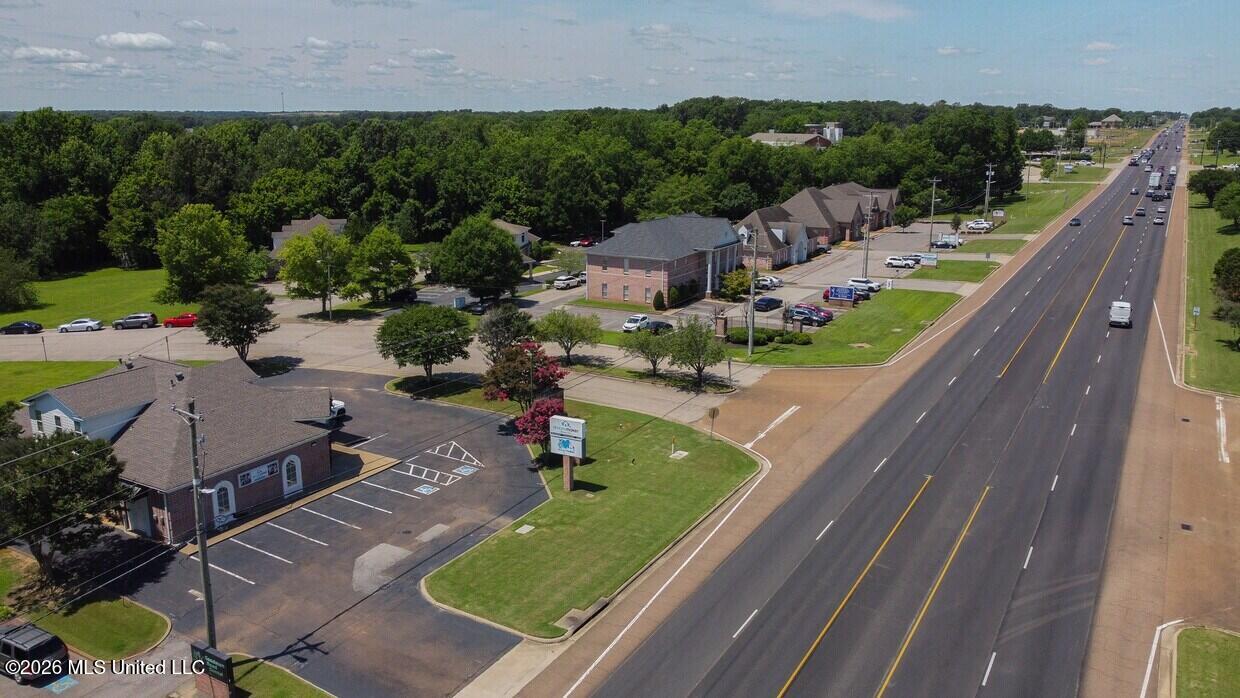 7253 Goodman Road Property Photo 4