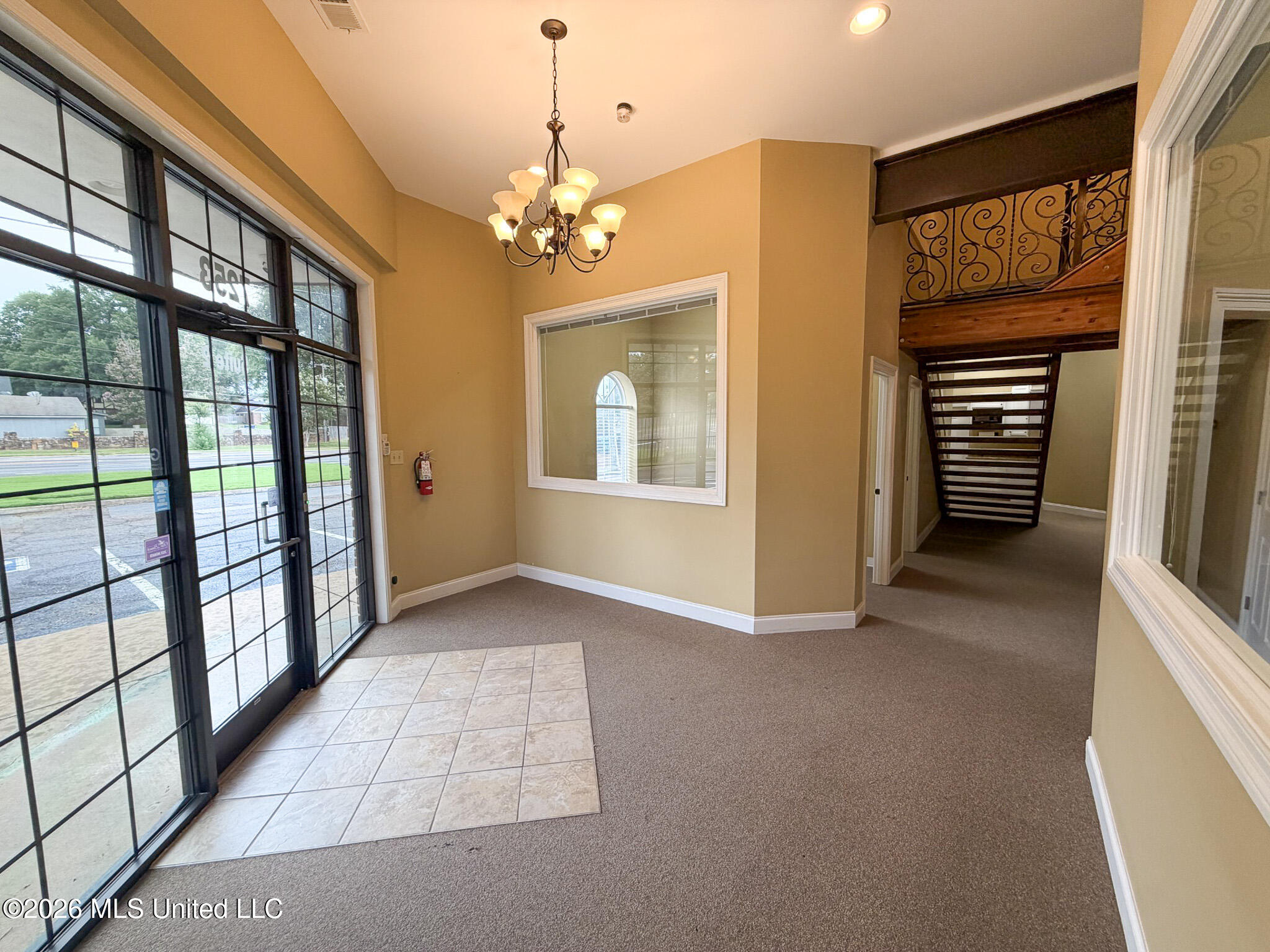 7253 Goodman Road Property Photo 6