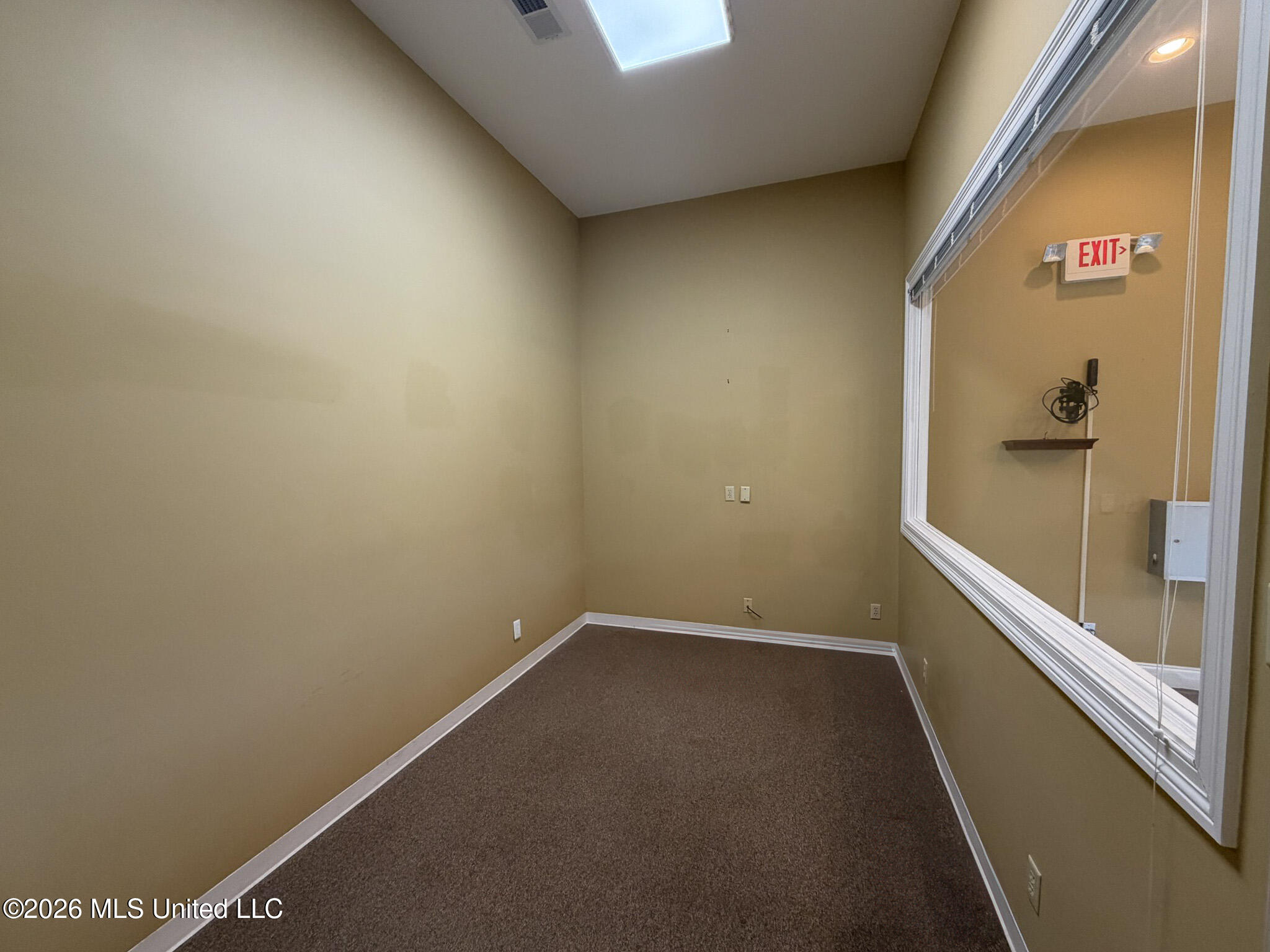 7253 Goodman Road Property Photo 8