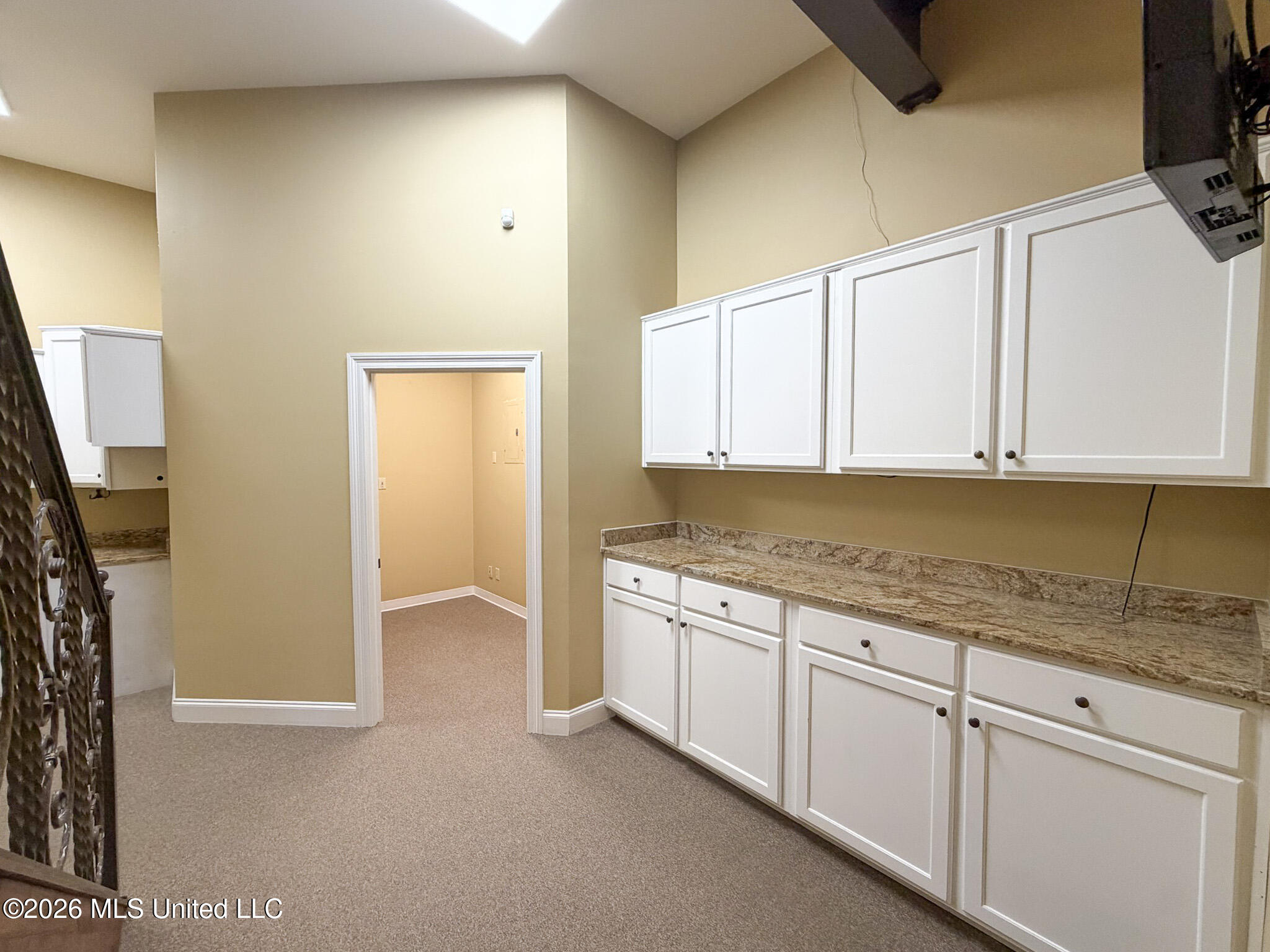 7253 Goodman Road Property Photo 9