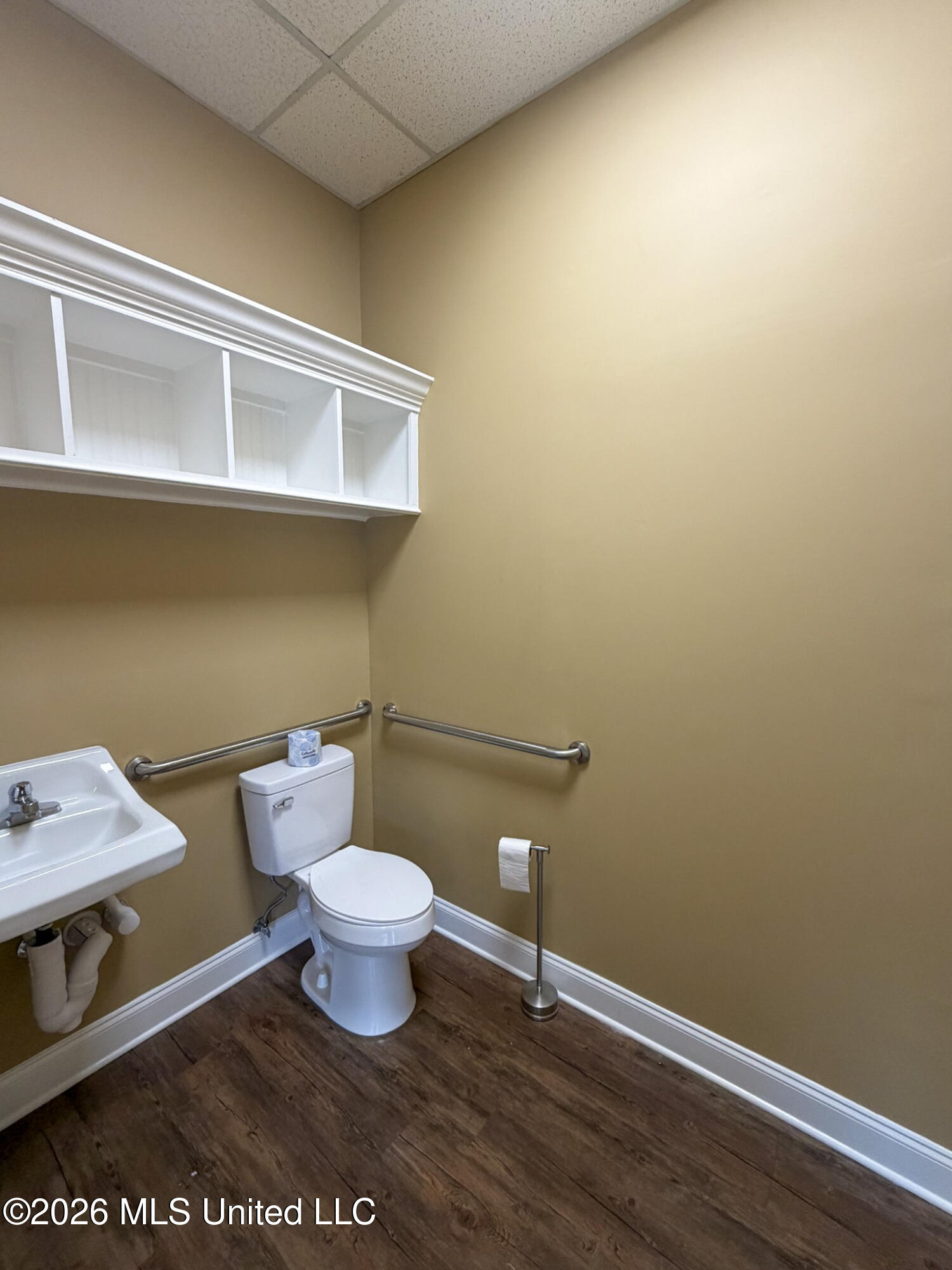 7253 Goodman Road Property Photo 11