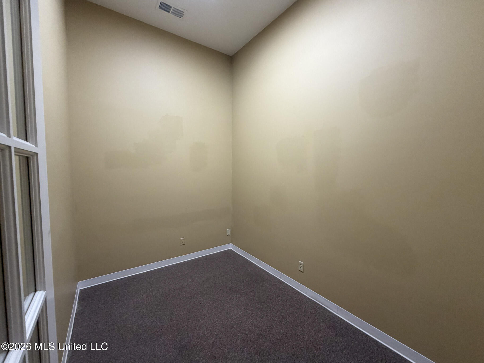 7253 Goodman Road Property Photo 12