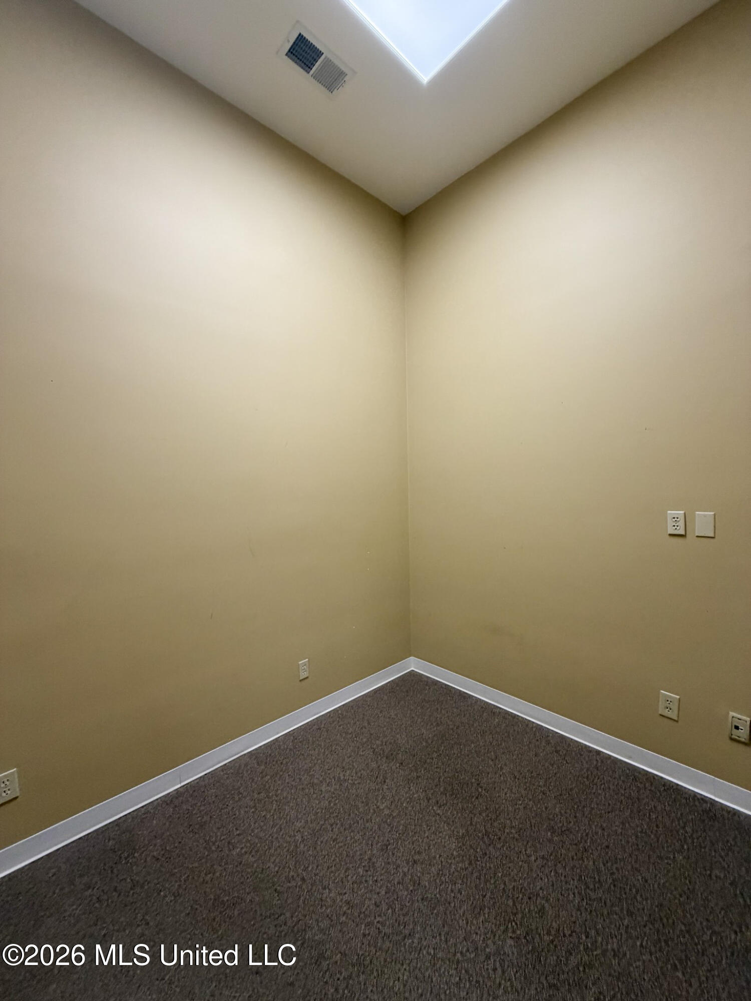 7253 Goodman Road Property Photo 14