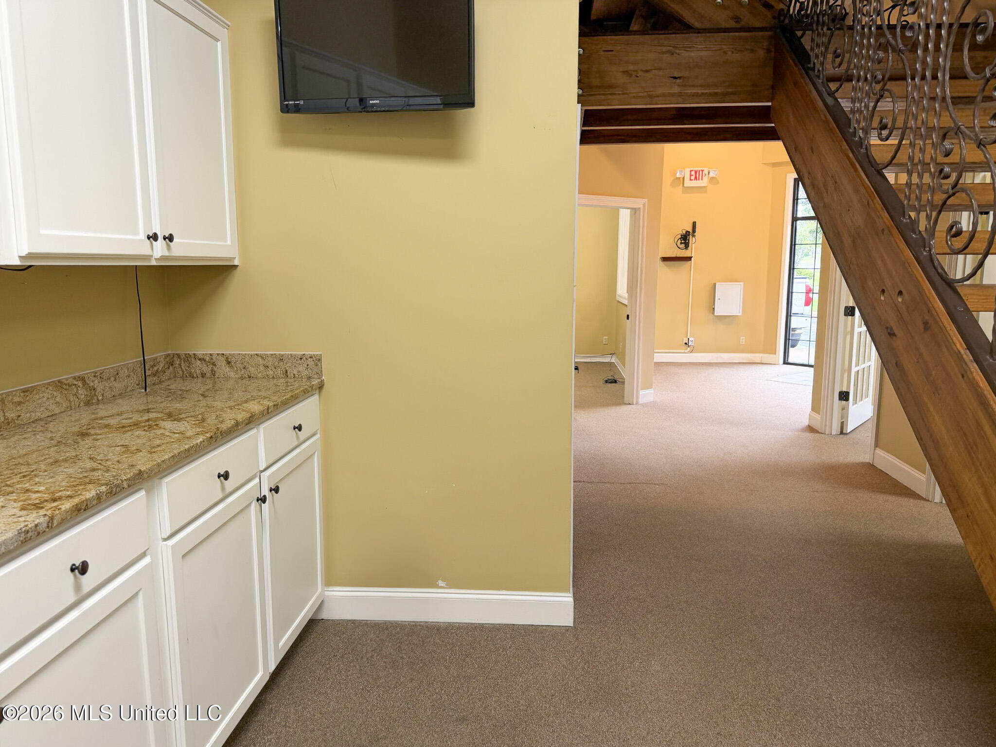 7253 Goodman Road Property Photo 17