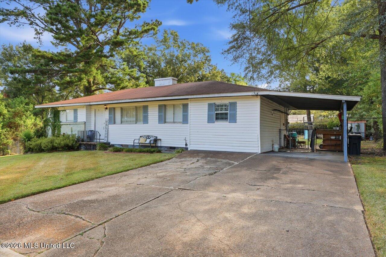 216 Pemberton Drive Property Photo 3