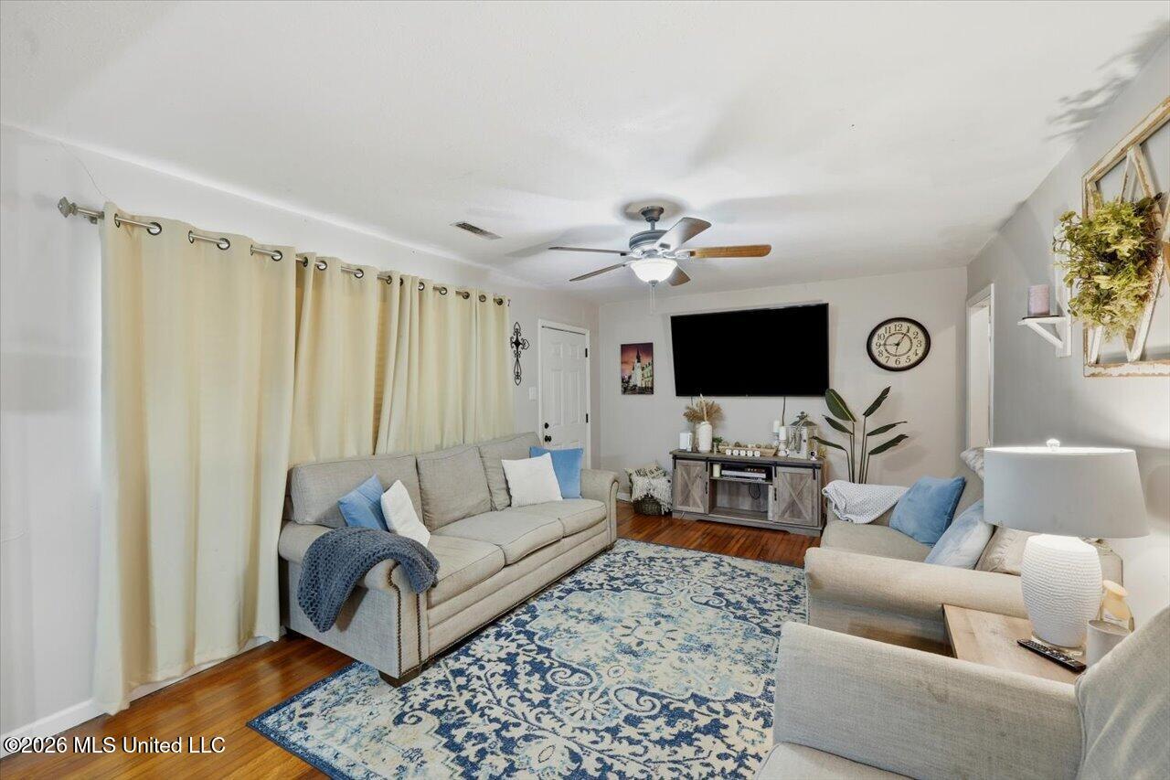 216 Pemberton Drive Property Photo 8