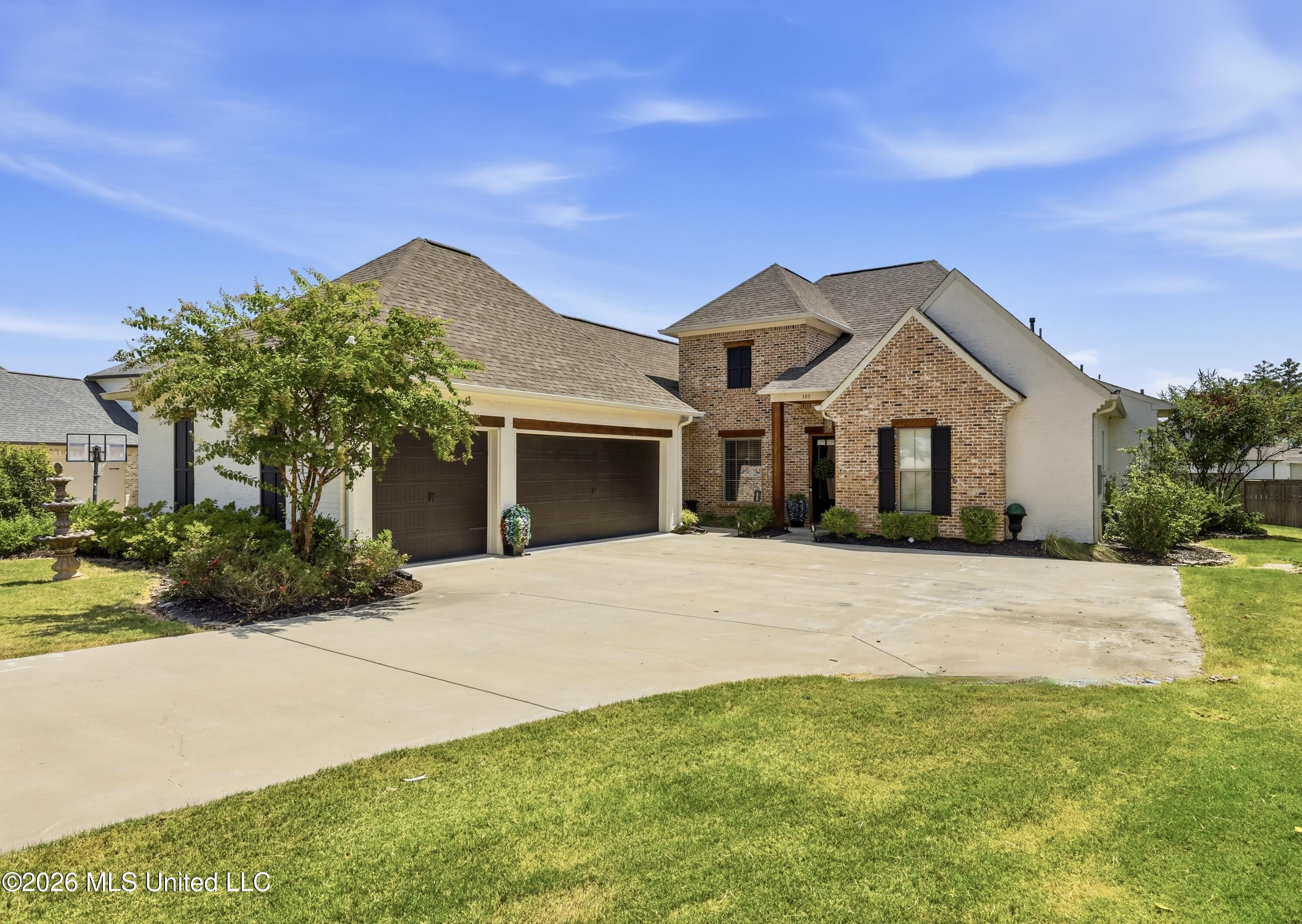 105 Lake Bend Property Photo 1