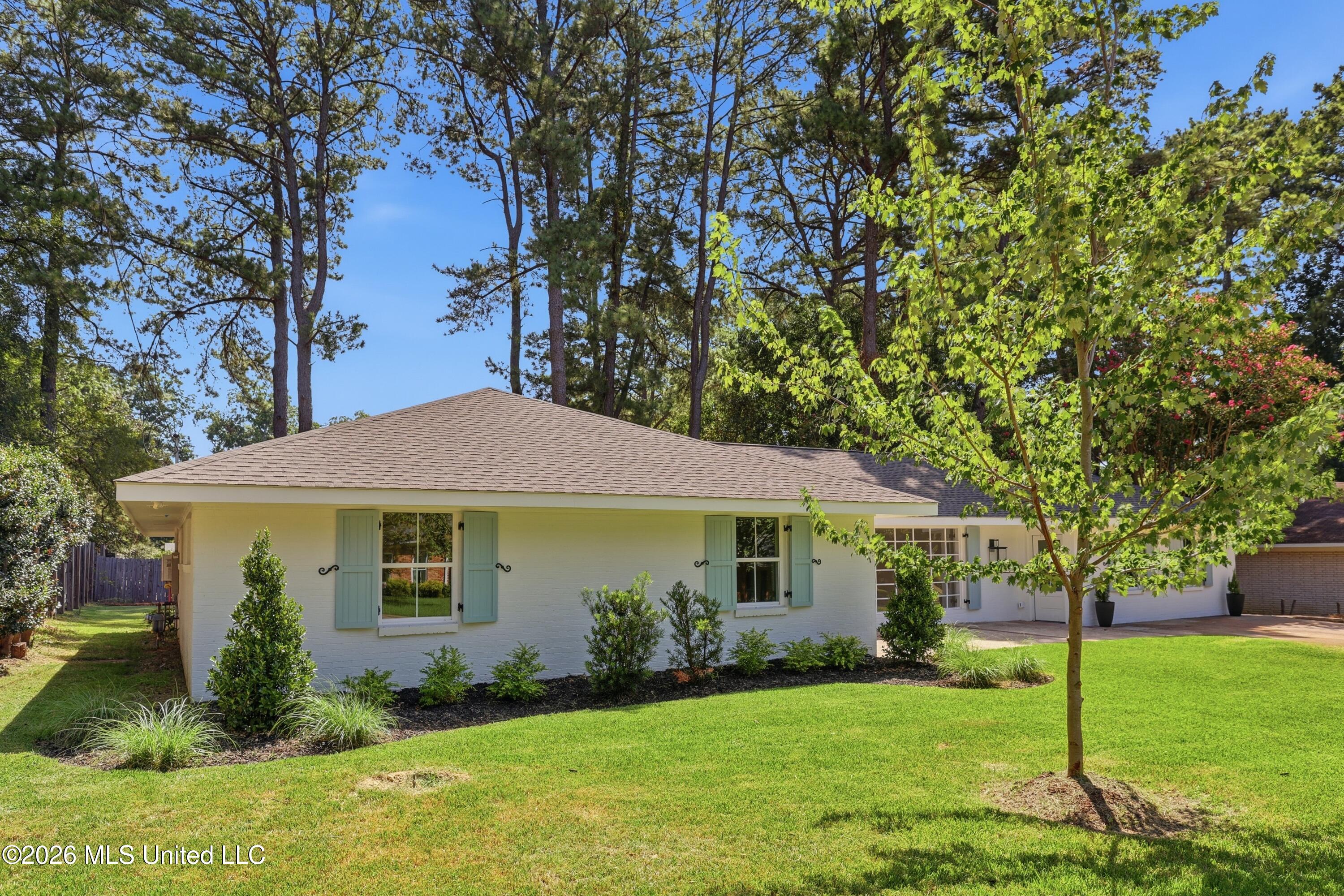 5326 Balmoral Drive Property Photo 2