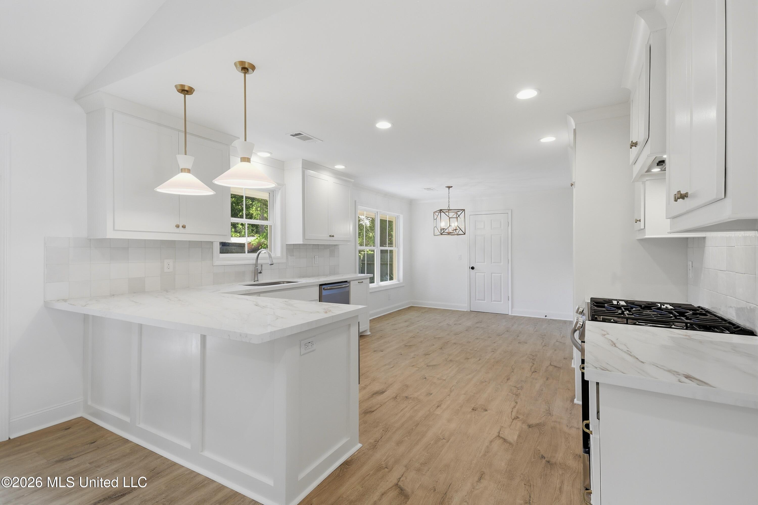 5326 Balmoral Drive Property Photo 6