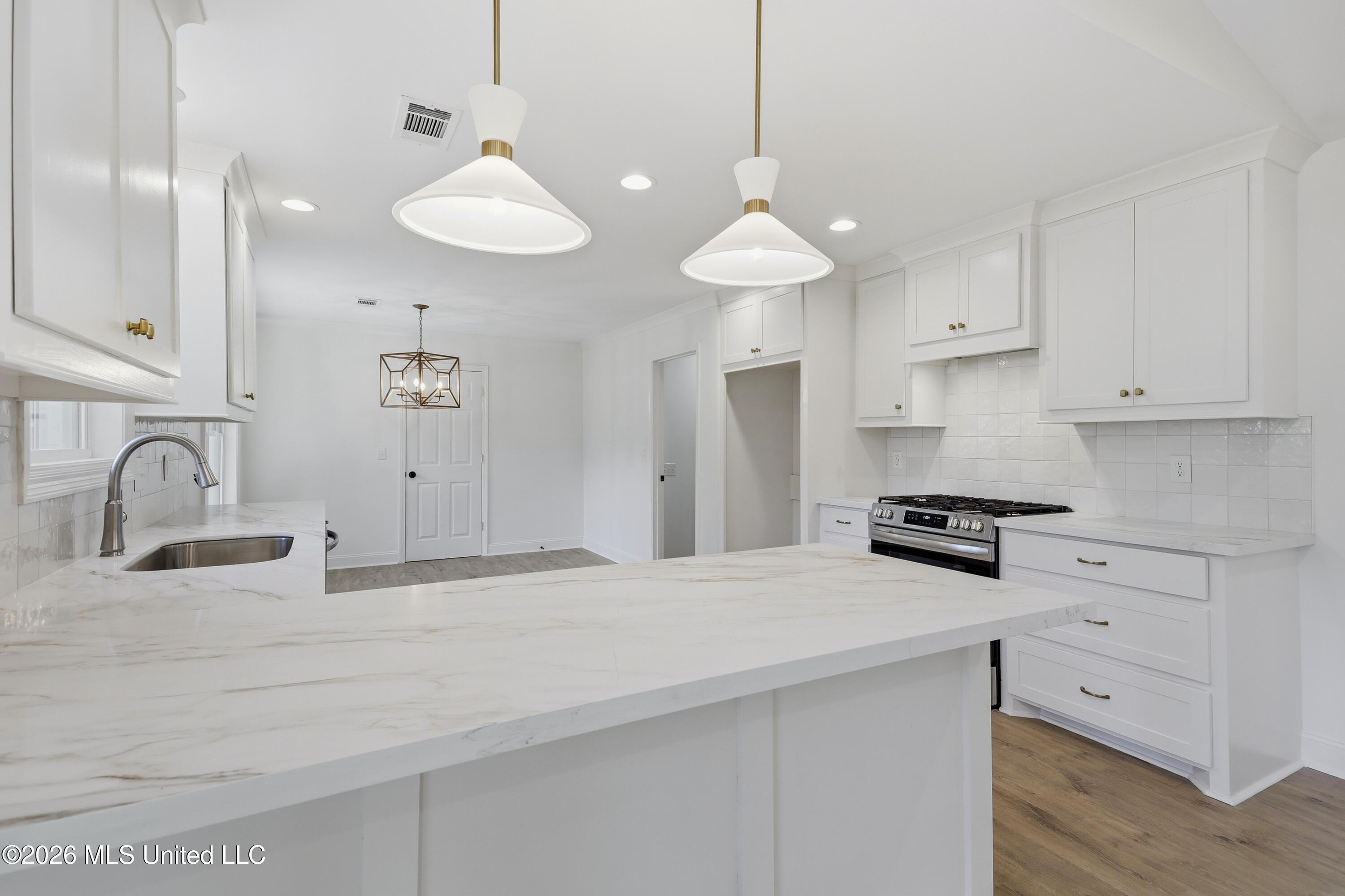 5326 Balmoral Drive Property Photo 7