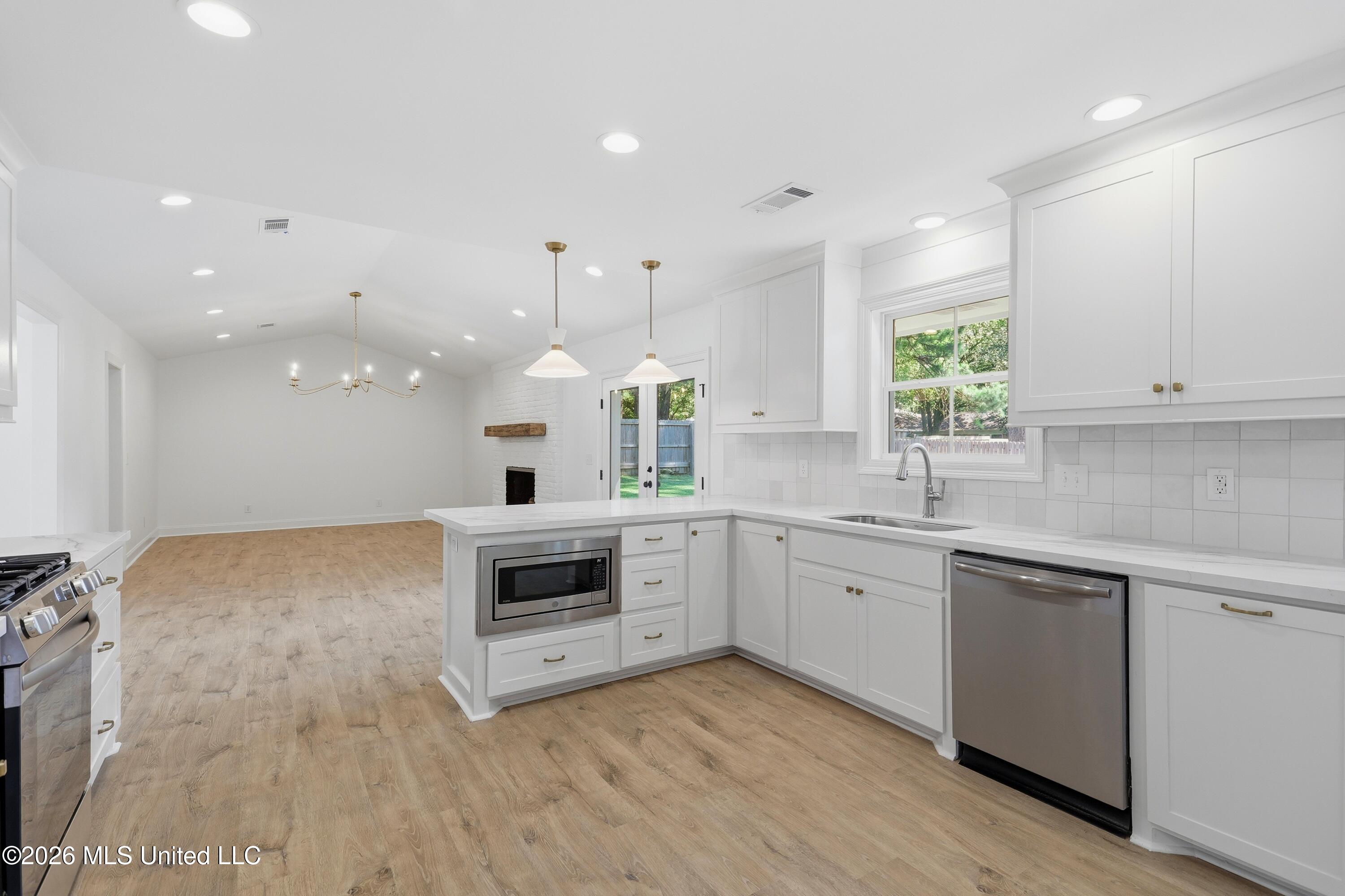 5326 Balmoral Drive Property Photo 8