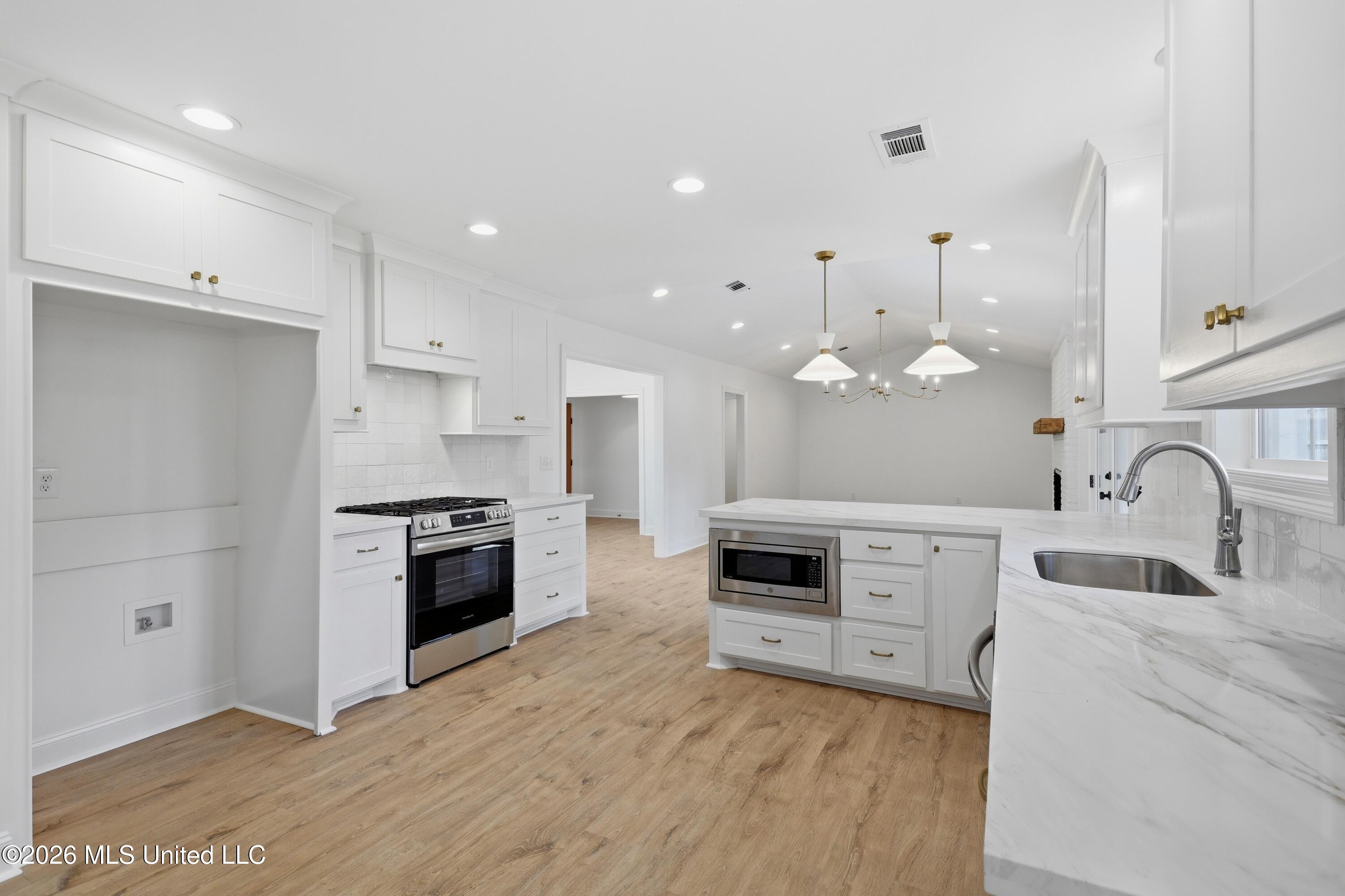 5326 Balmoral Drive Property Photo 9