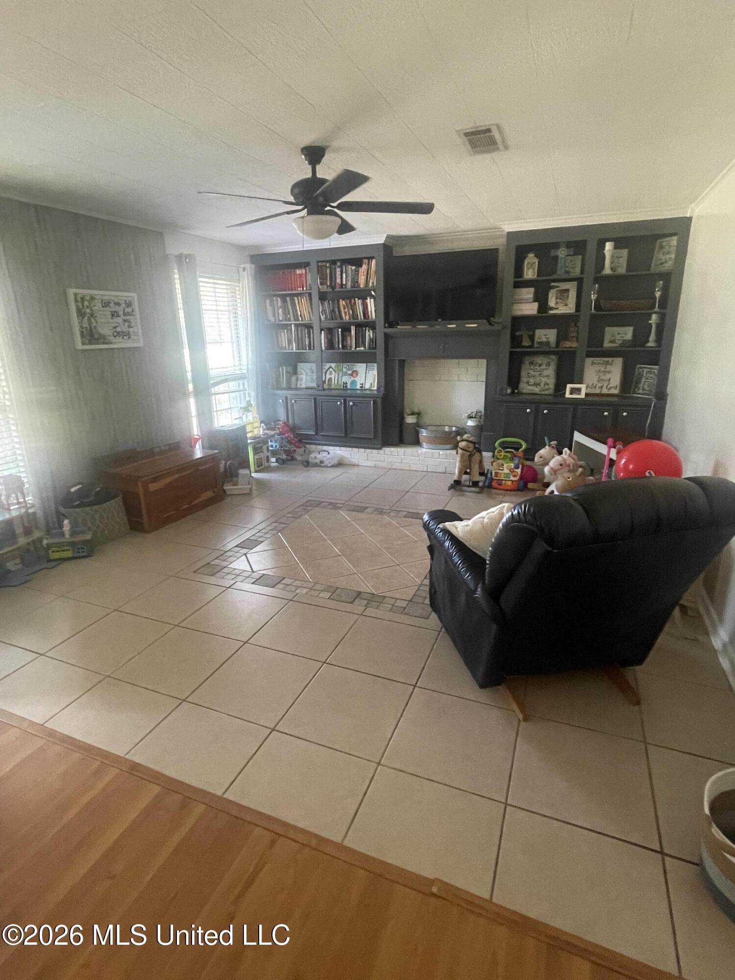 708 Nw Zetus Road Property Photo 3