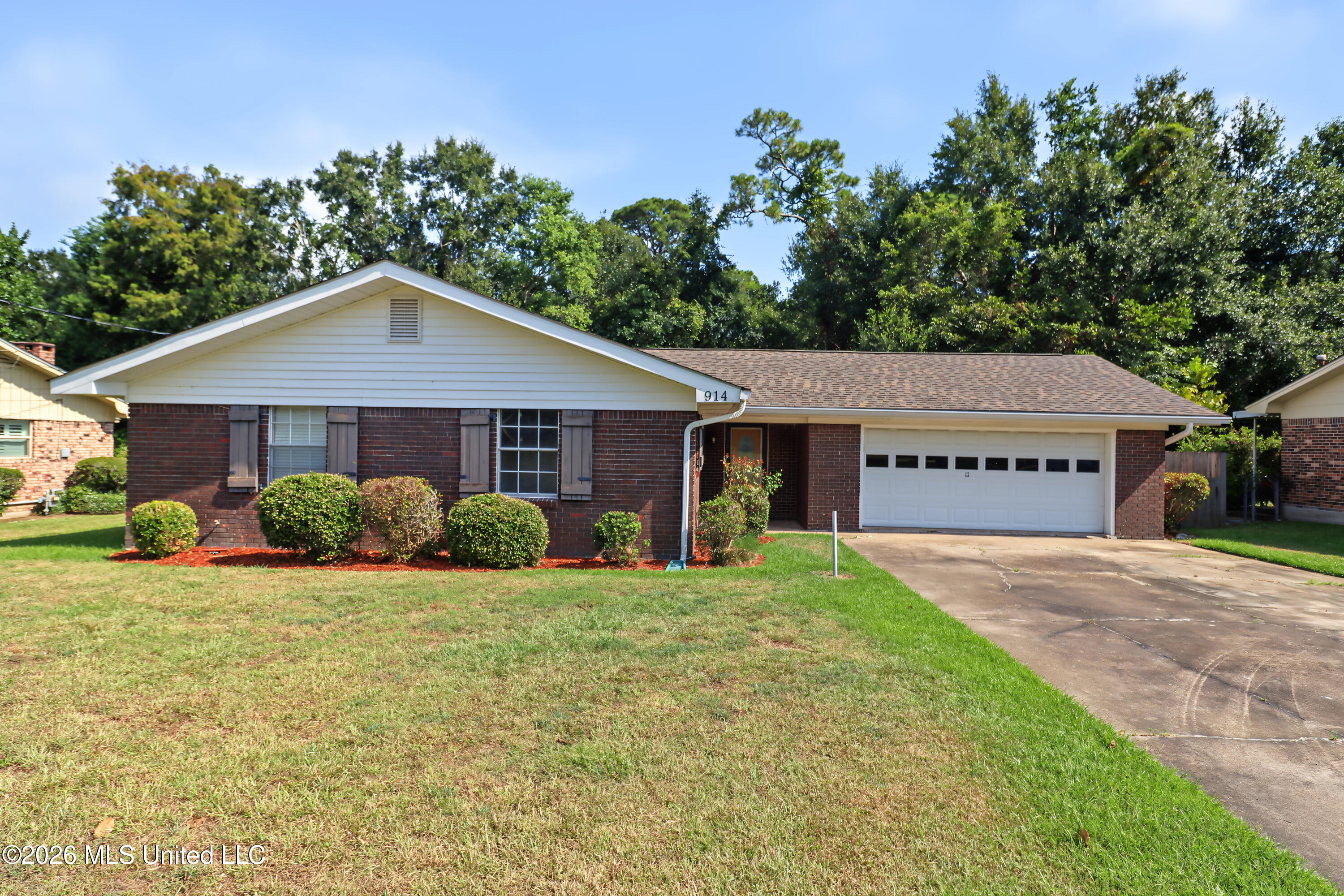914 Latil Street Property Photo 1
