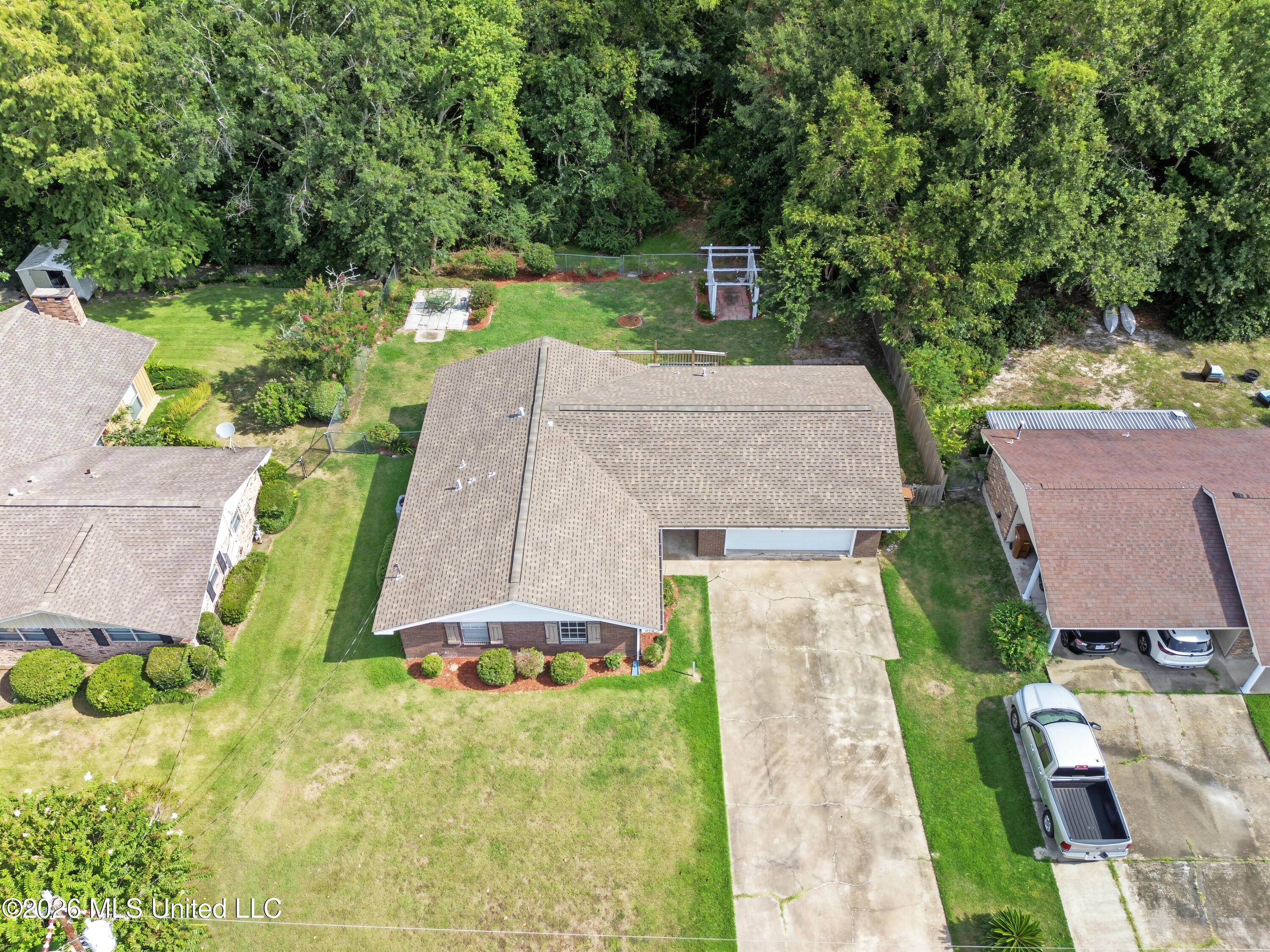 914 Latil Street Property Photo 2