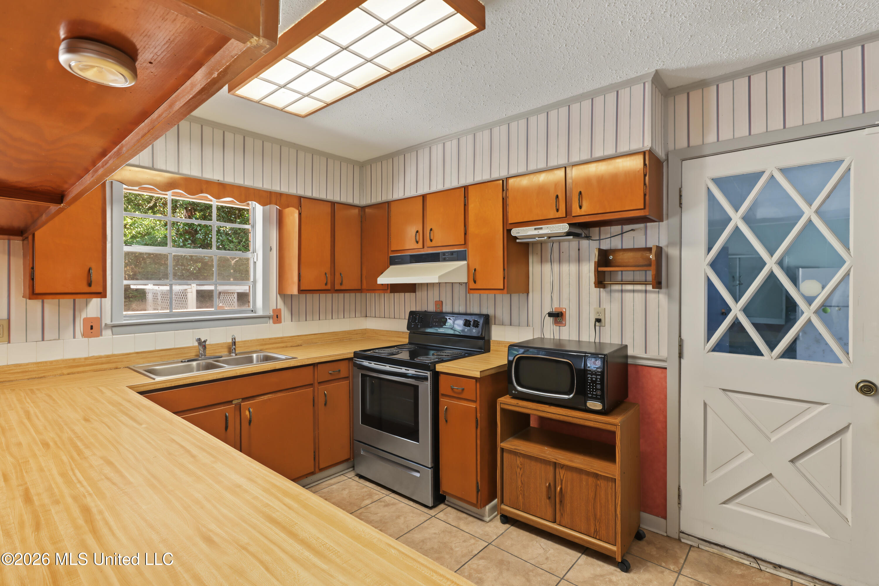 914 Latil Street Property Photo 4