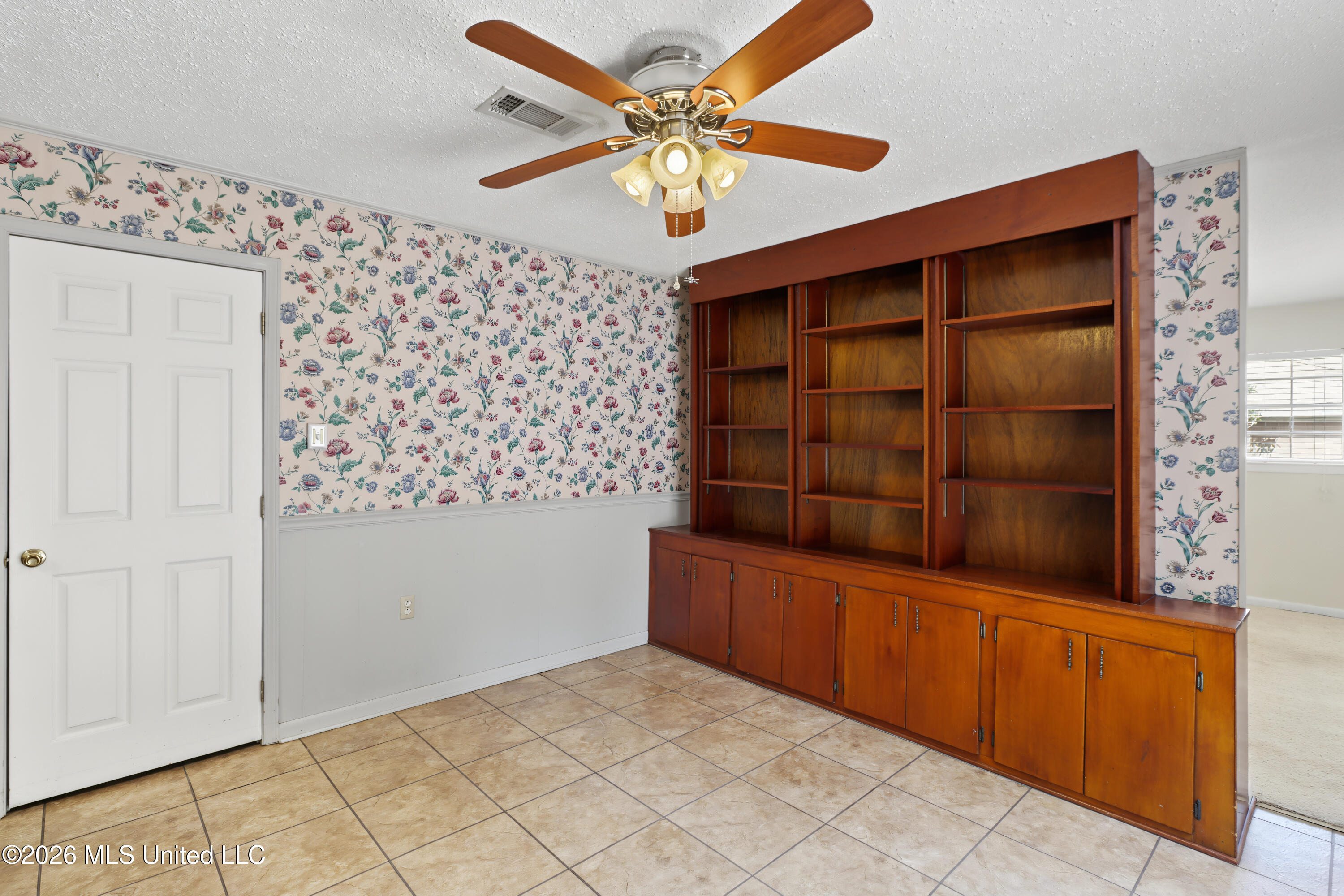914 Latil Street Property Photo 5